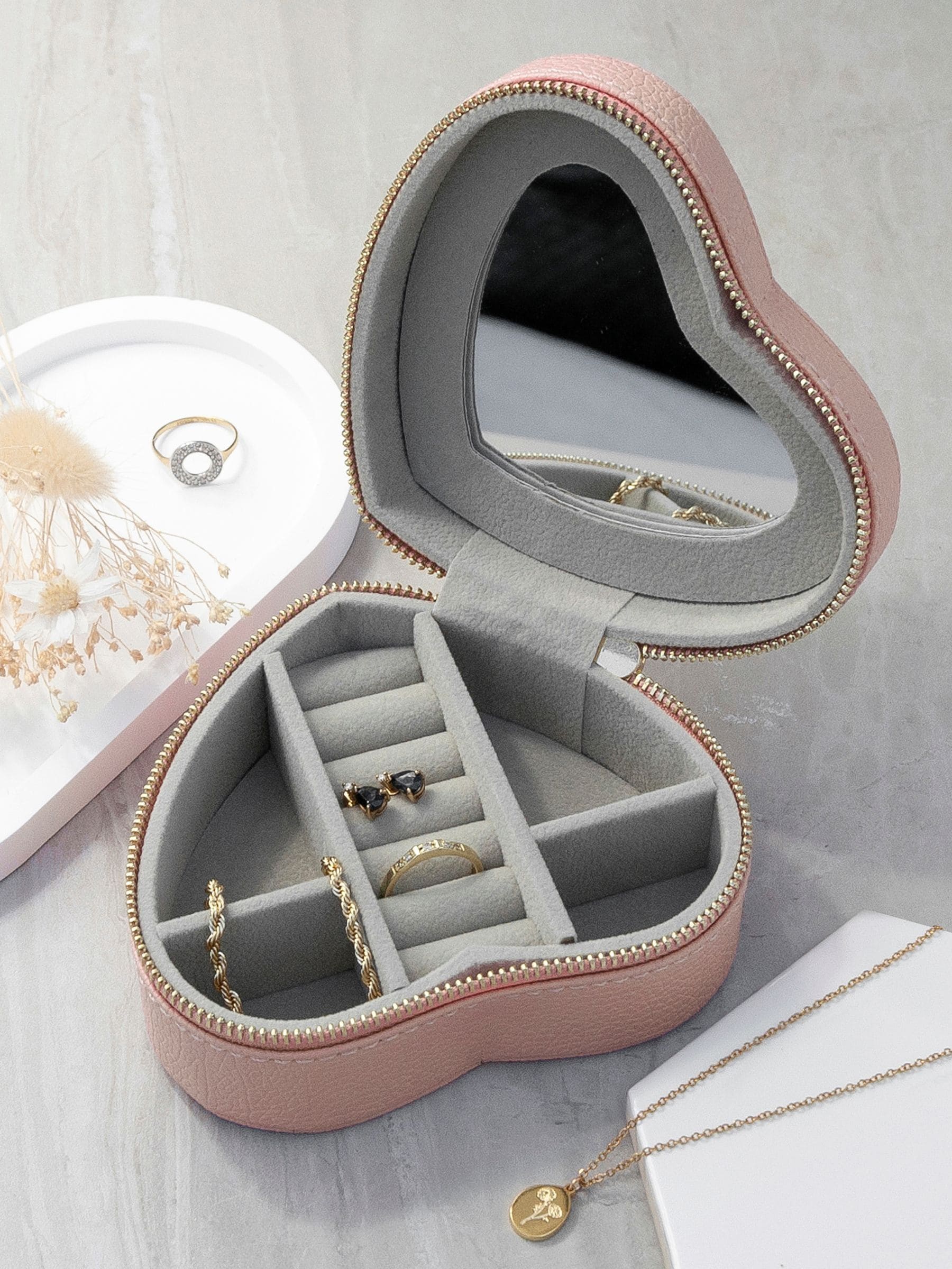 Treat Republic customisable heart jewellery case with velvet lining (British brand)
