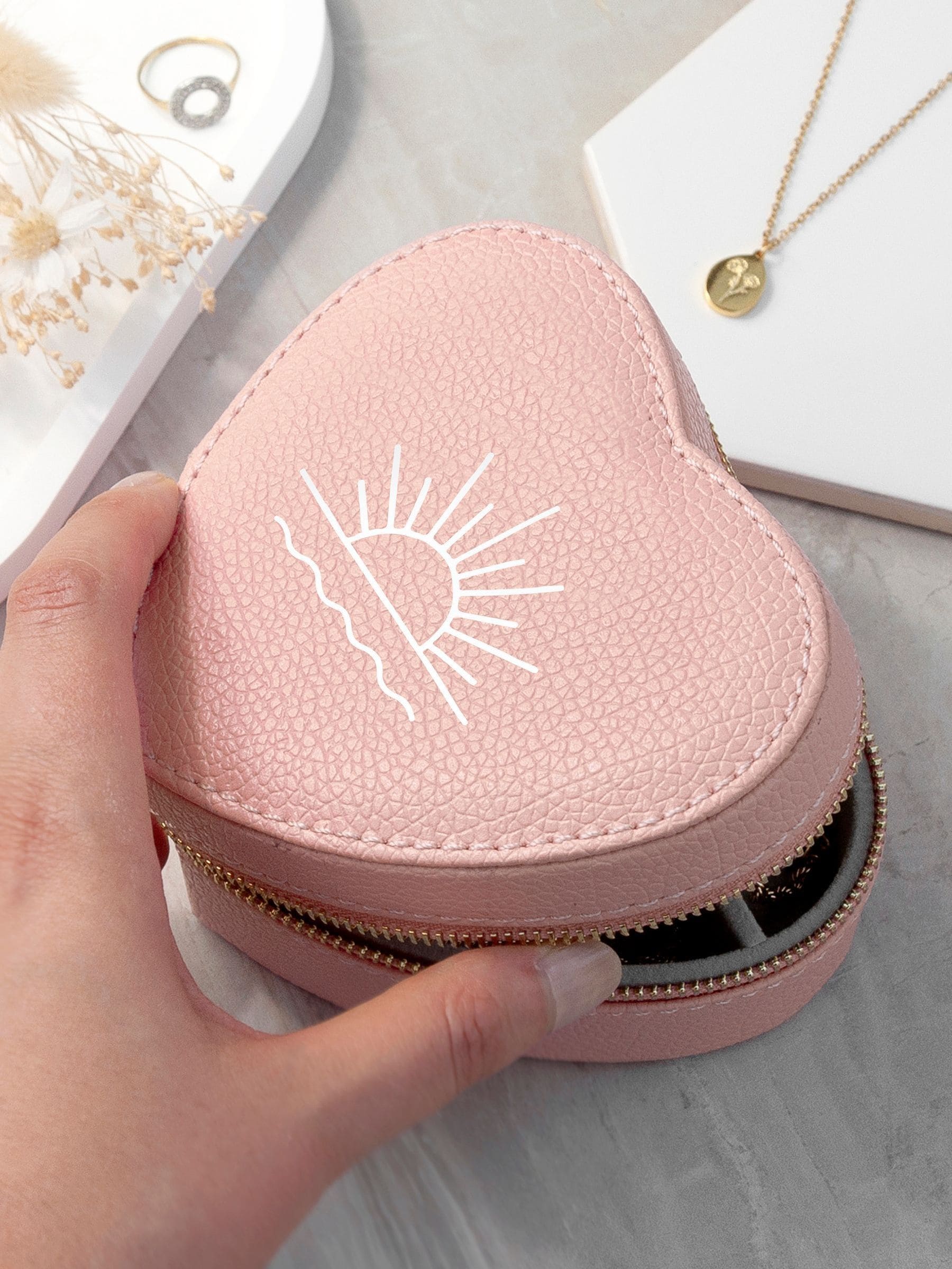 Treat Republic customisable icon heart jewellery case (British brand)