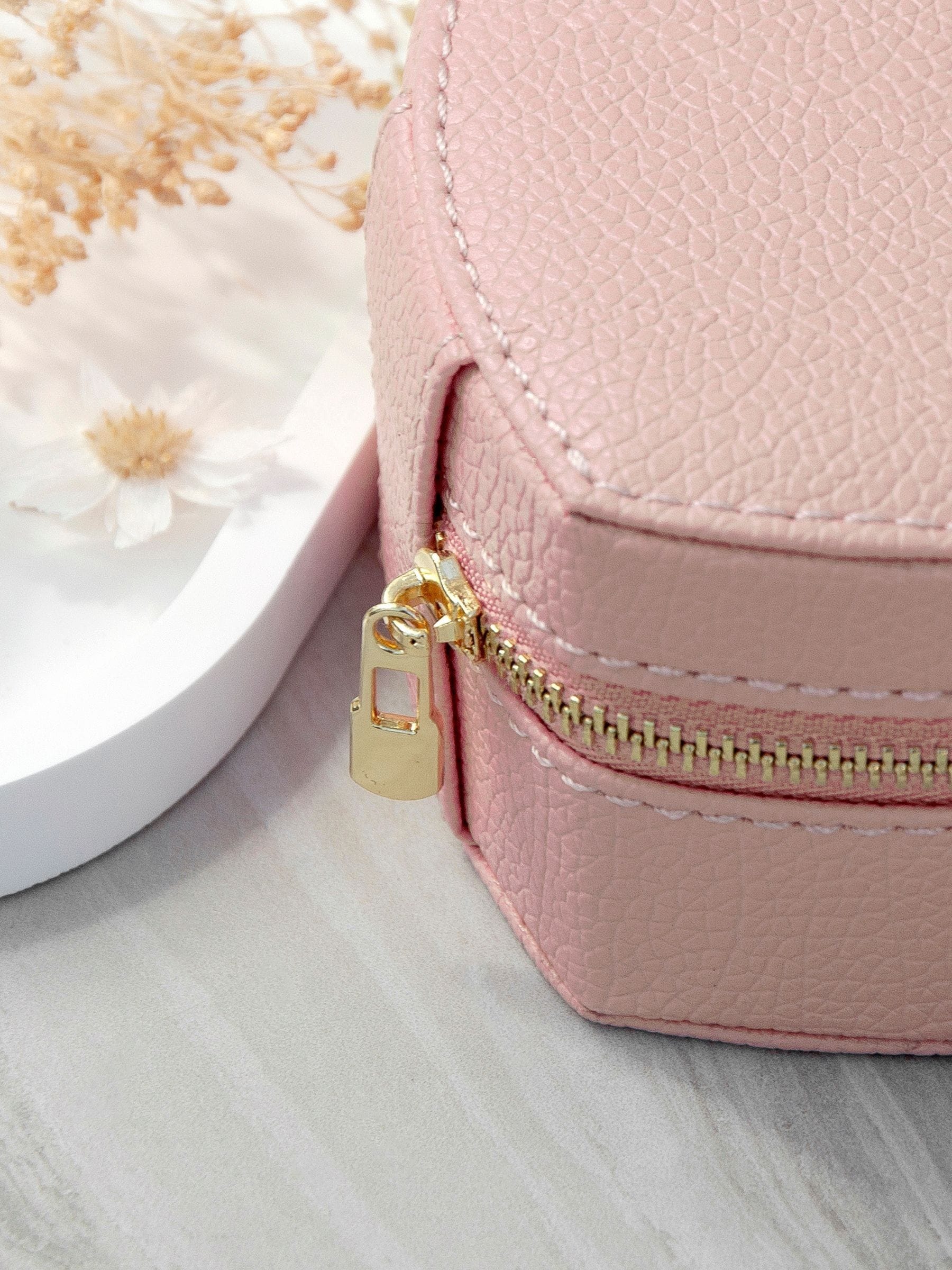 Treat Republic customisable icon heart jewellery case (British brand)
