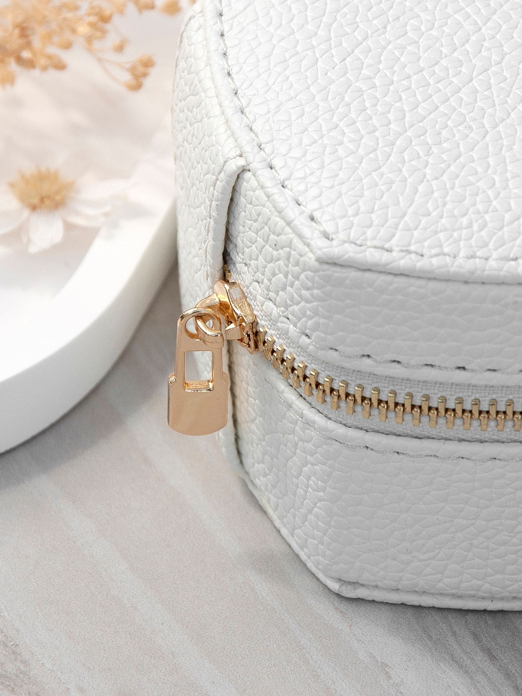 Treat Republic heart jewellery case with customisable icon, imported from the UK