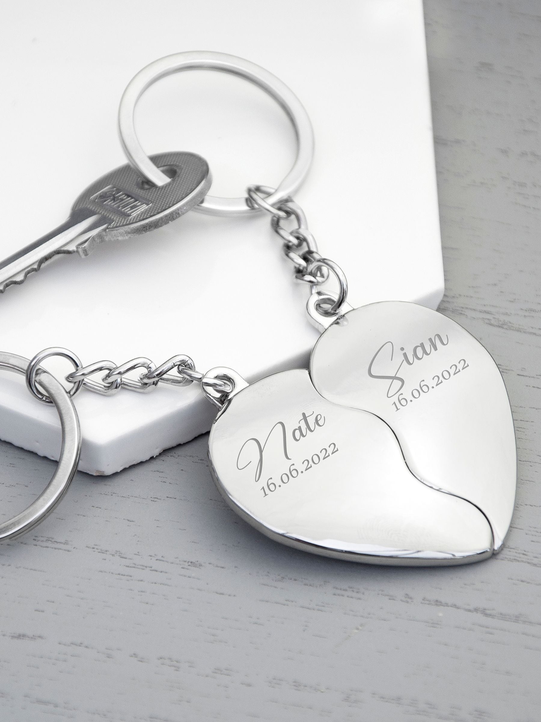 Treat Republic personalised magnetic heart keyring set (British brand)
