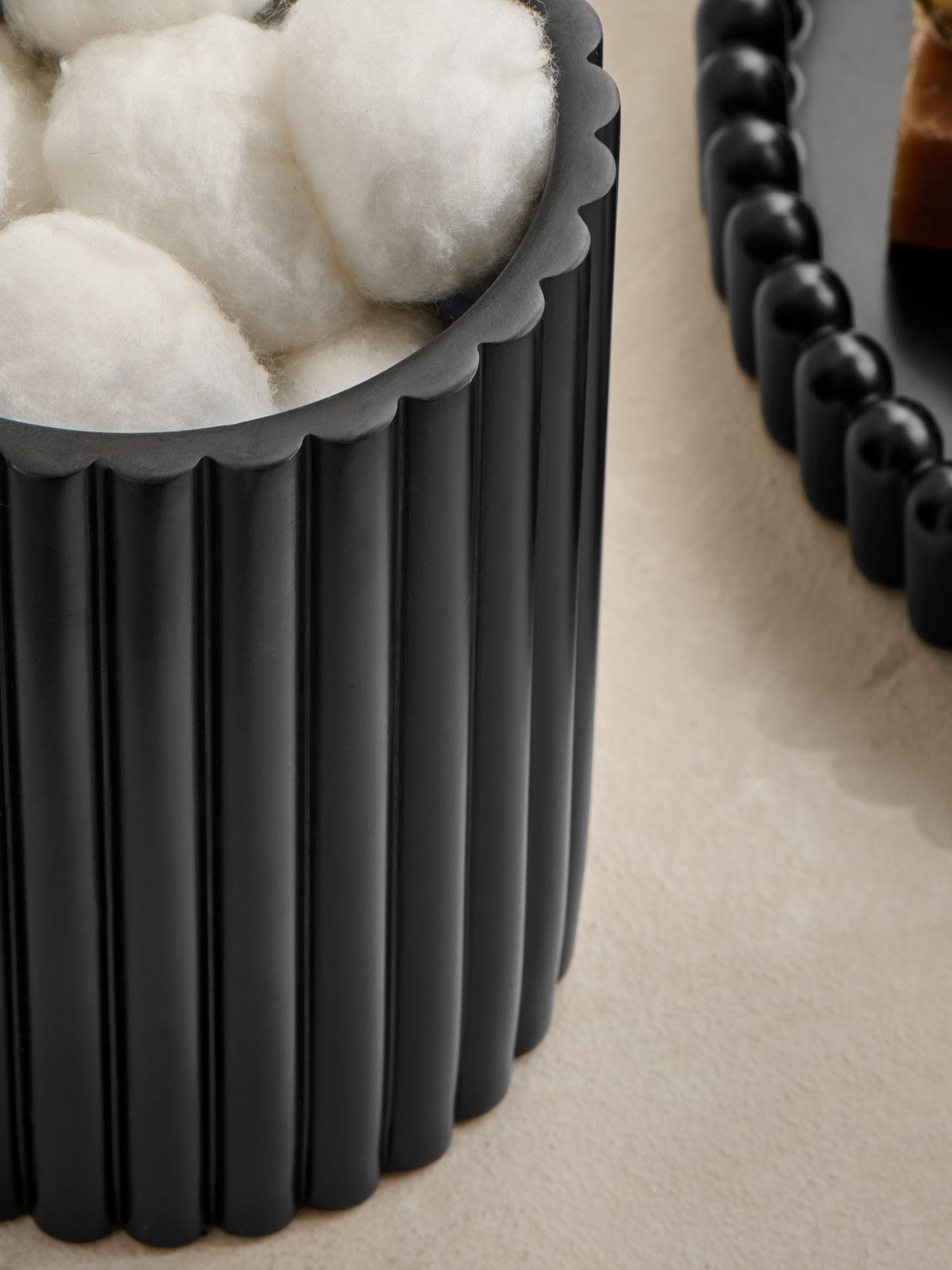 Black rib storage jar 13.5cm - British product