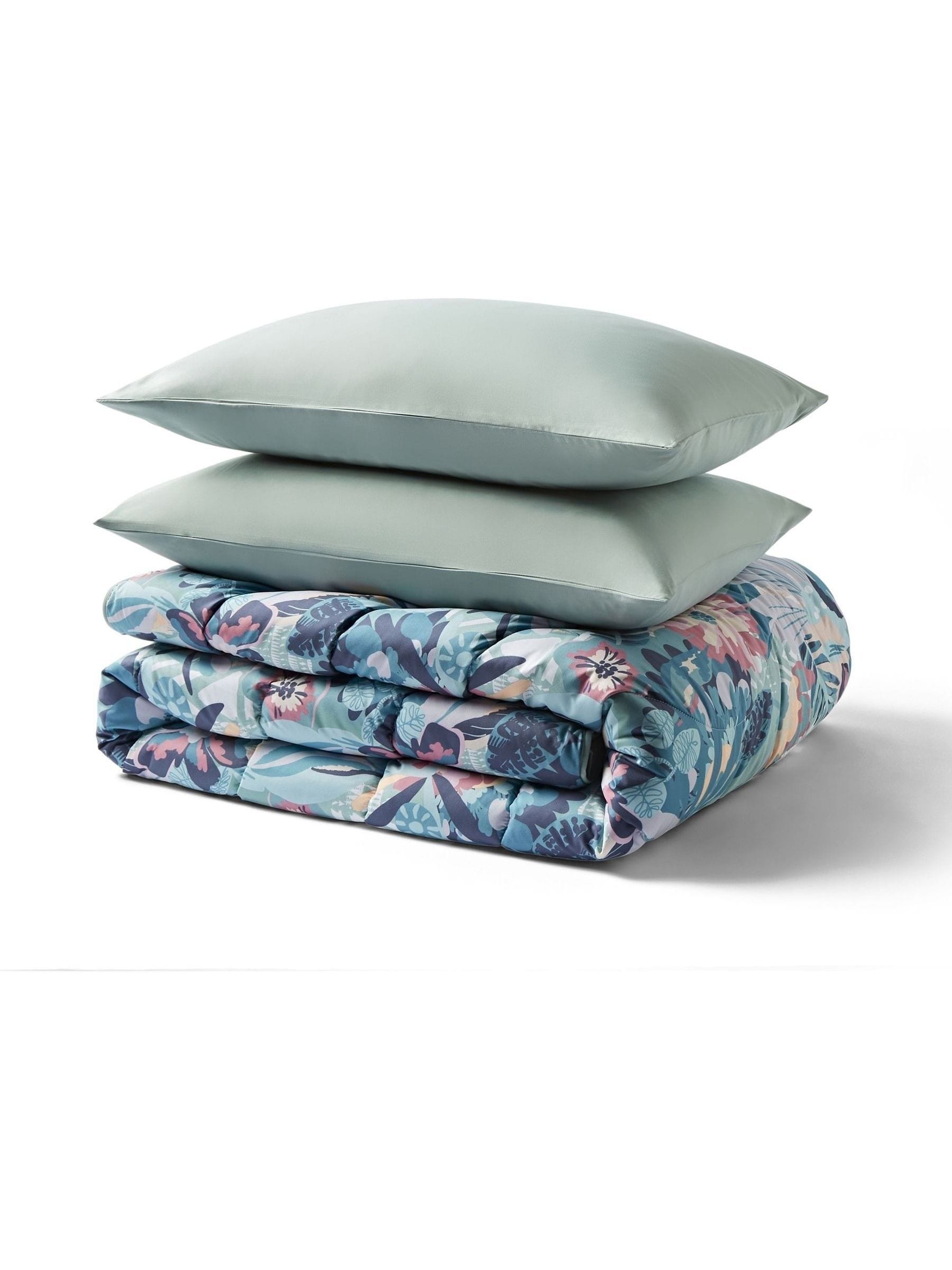 Night Lark 7 tog coverless duvet set, imported from the UK