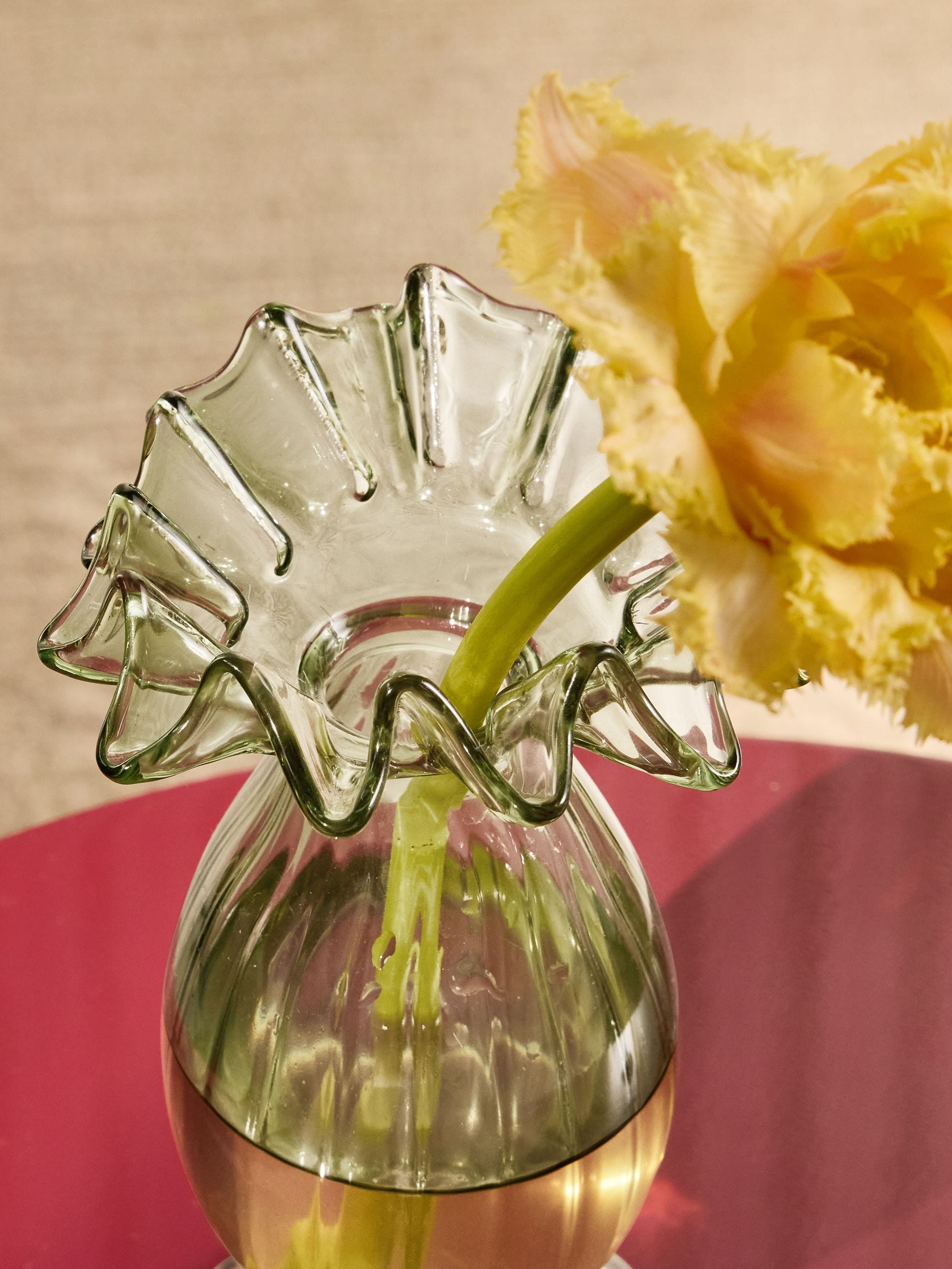 Green ruffle ribbed glass bud vase 15.5cm (British brand)