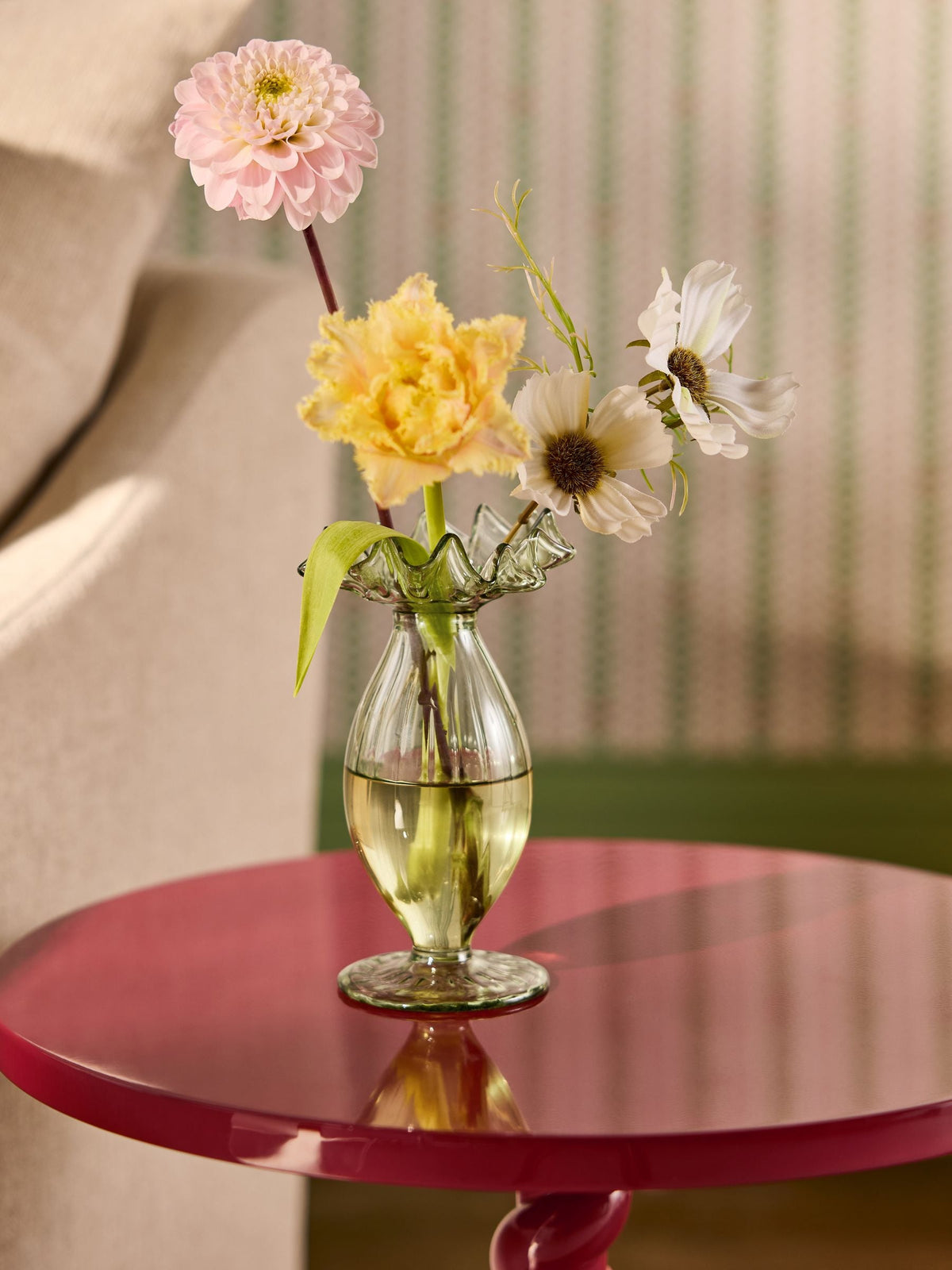 Green ruffle ribbed glass bud vase 15.5cm (British brand)