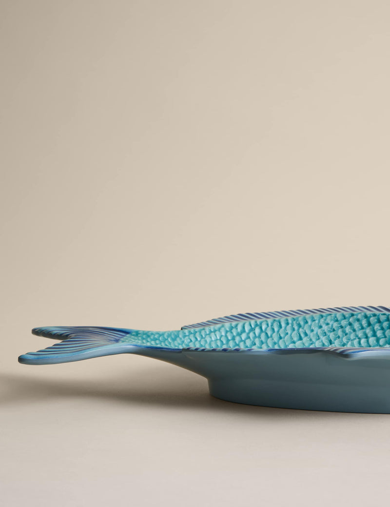 Fish-shaped melamine picnic platter with textured details - British product