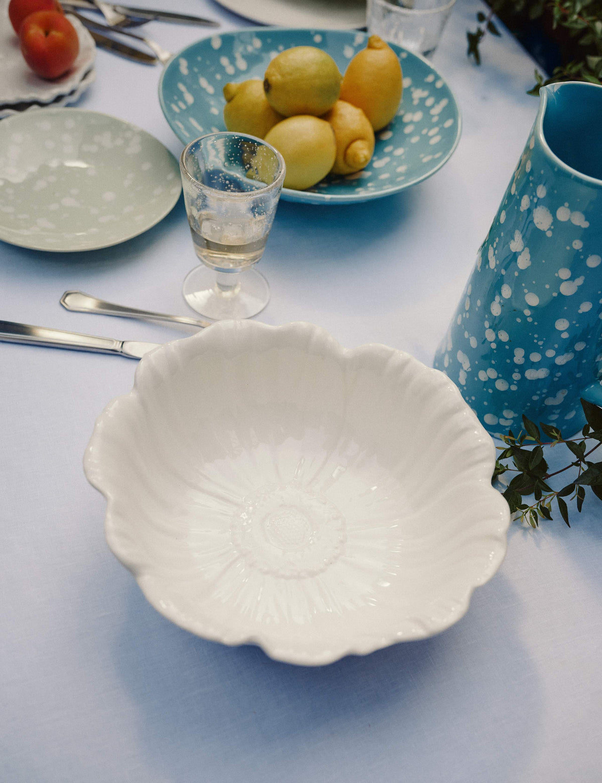 Floral stoneware serving bowl 26.7 cm, imported from the UK
