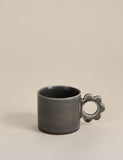 Stoneware mug with a flower-shaped handle - British product