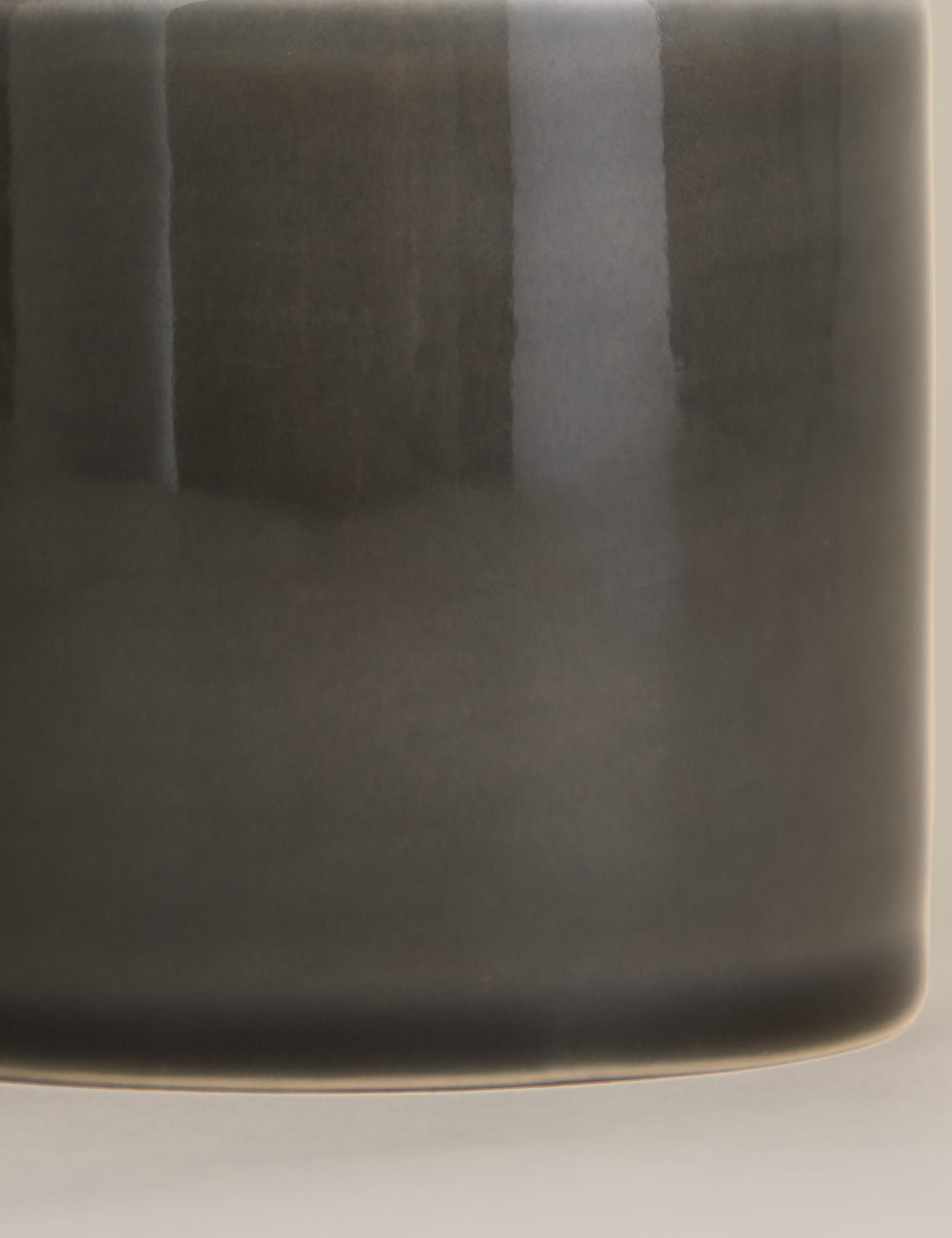 Stoneware mug with a flower-shaped handle - British product