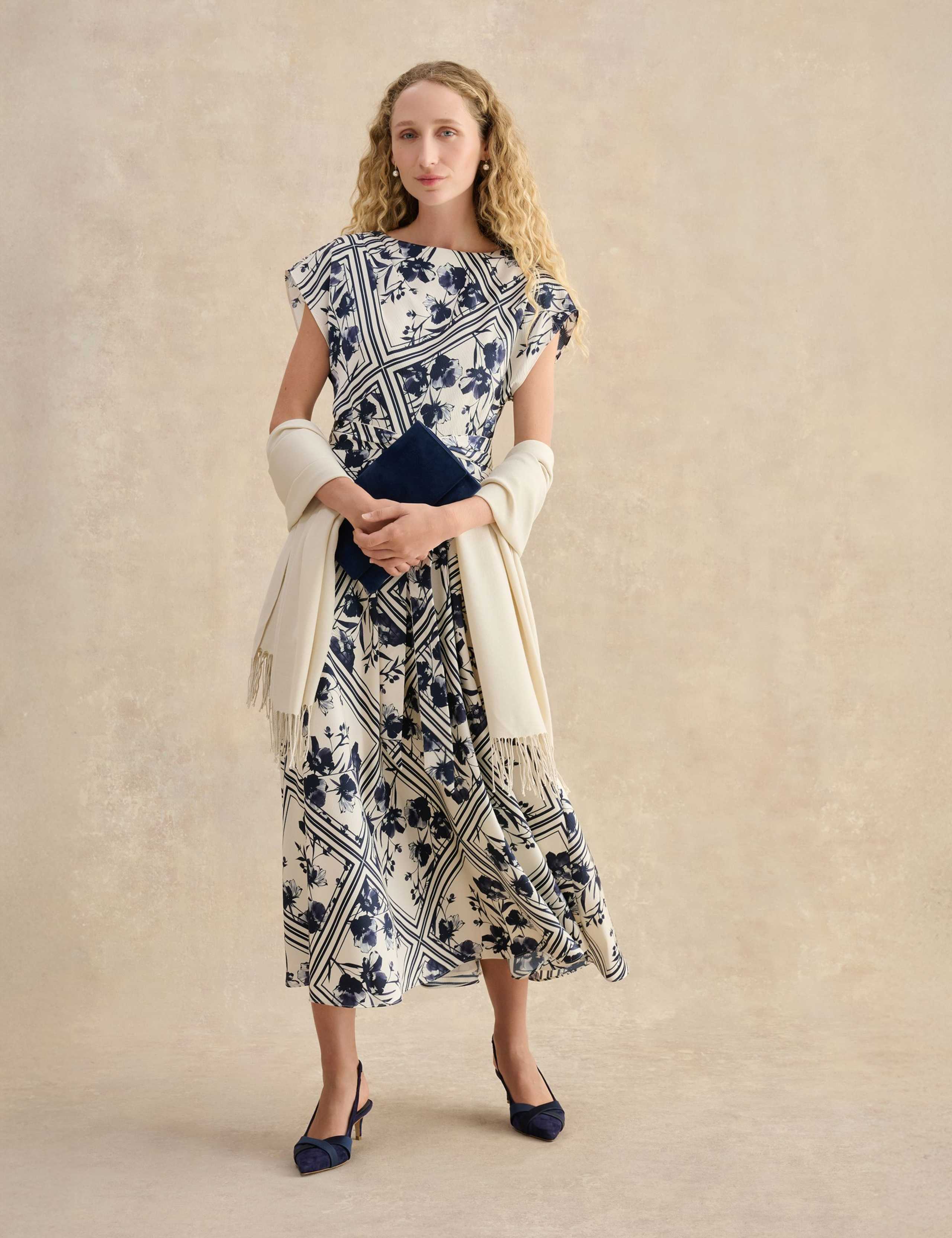 Hobbs fringed scarf in super-soft blend - British product