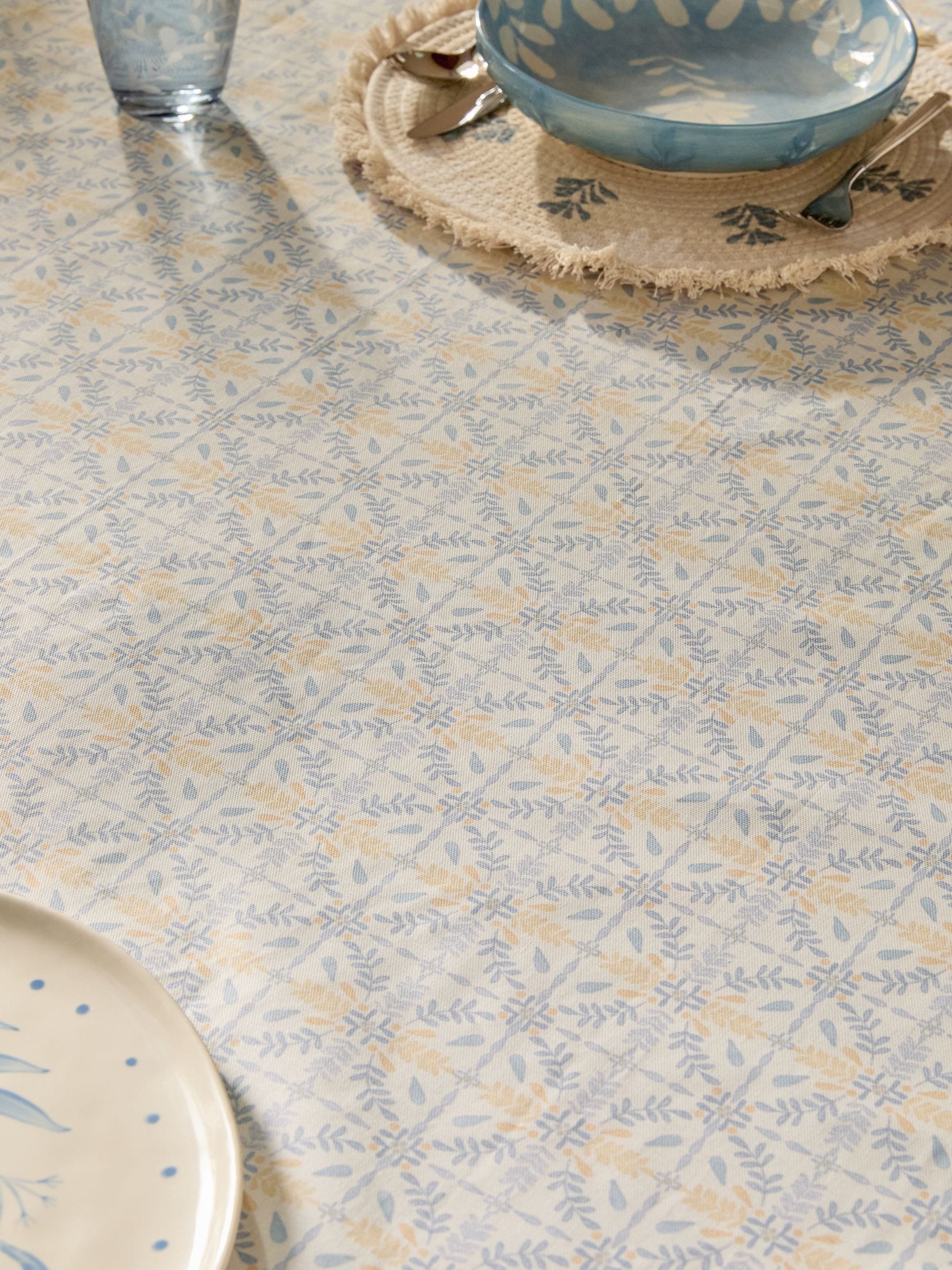 Blue Alice Tile wipeclean table cloth - British product