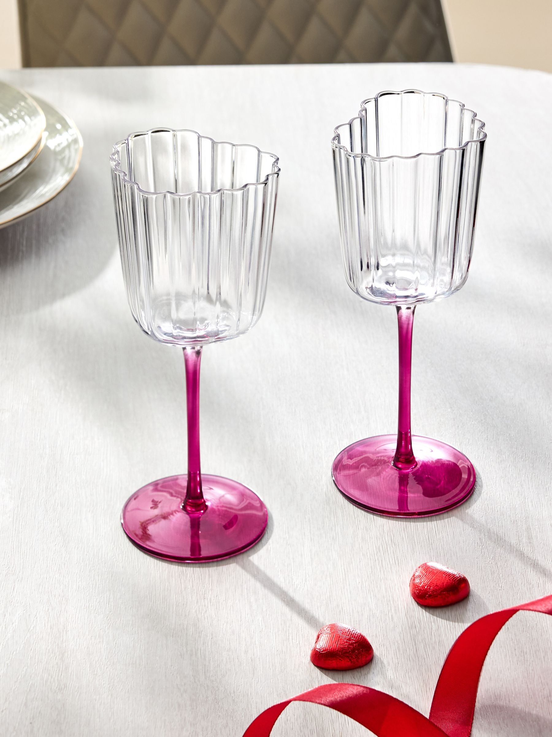 Pink scalloped heart wine glasses set of 2, UK version