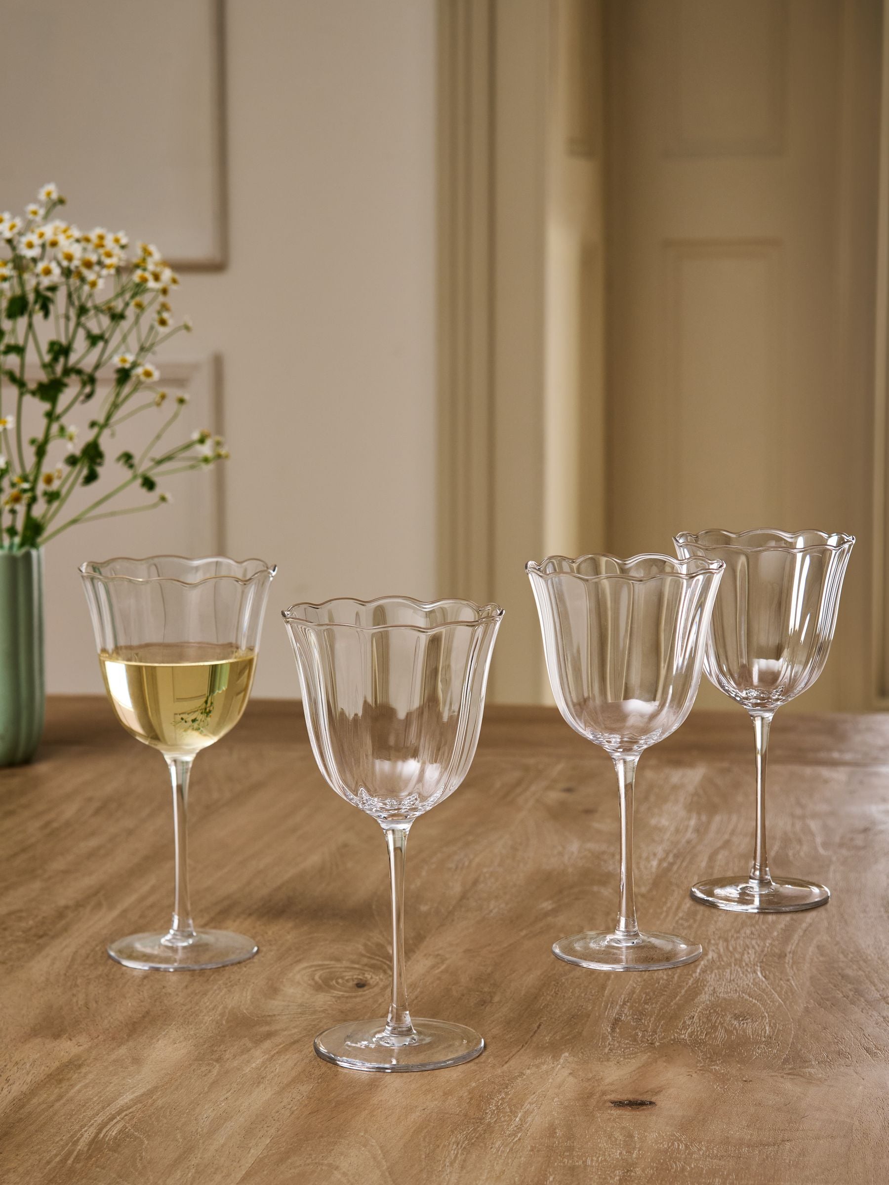 Clear scallop wine glasses set of 4, imported from the UK