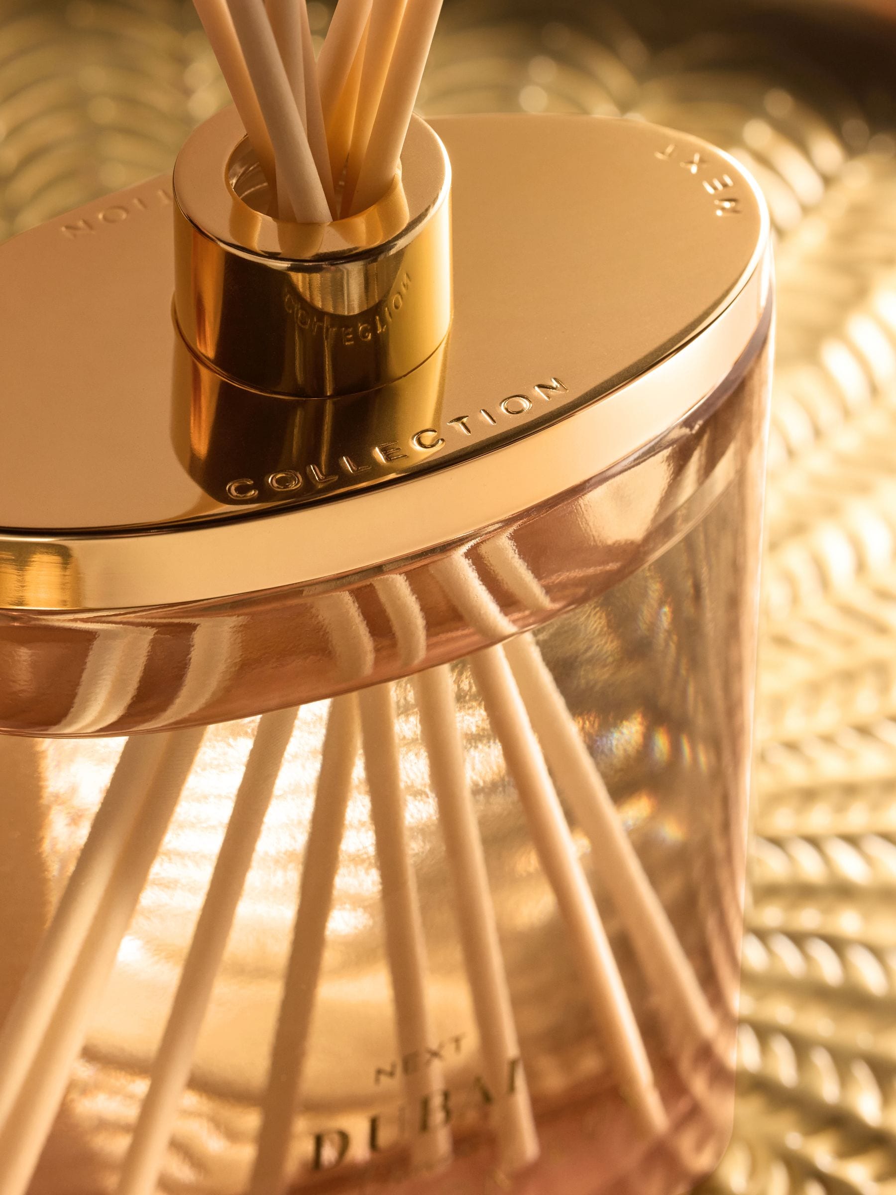 Collection Dubai Dunes Oud & Bergamot reed diffuser 400ml (British brand)