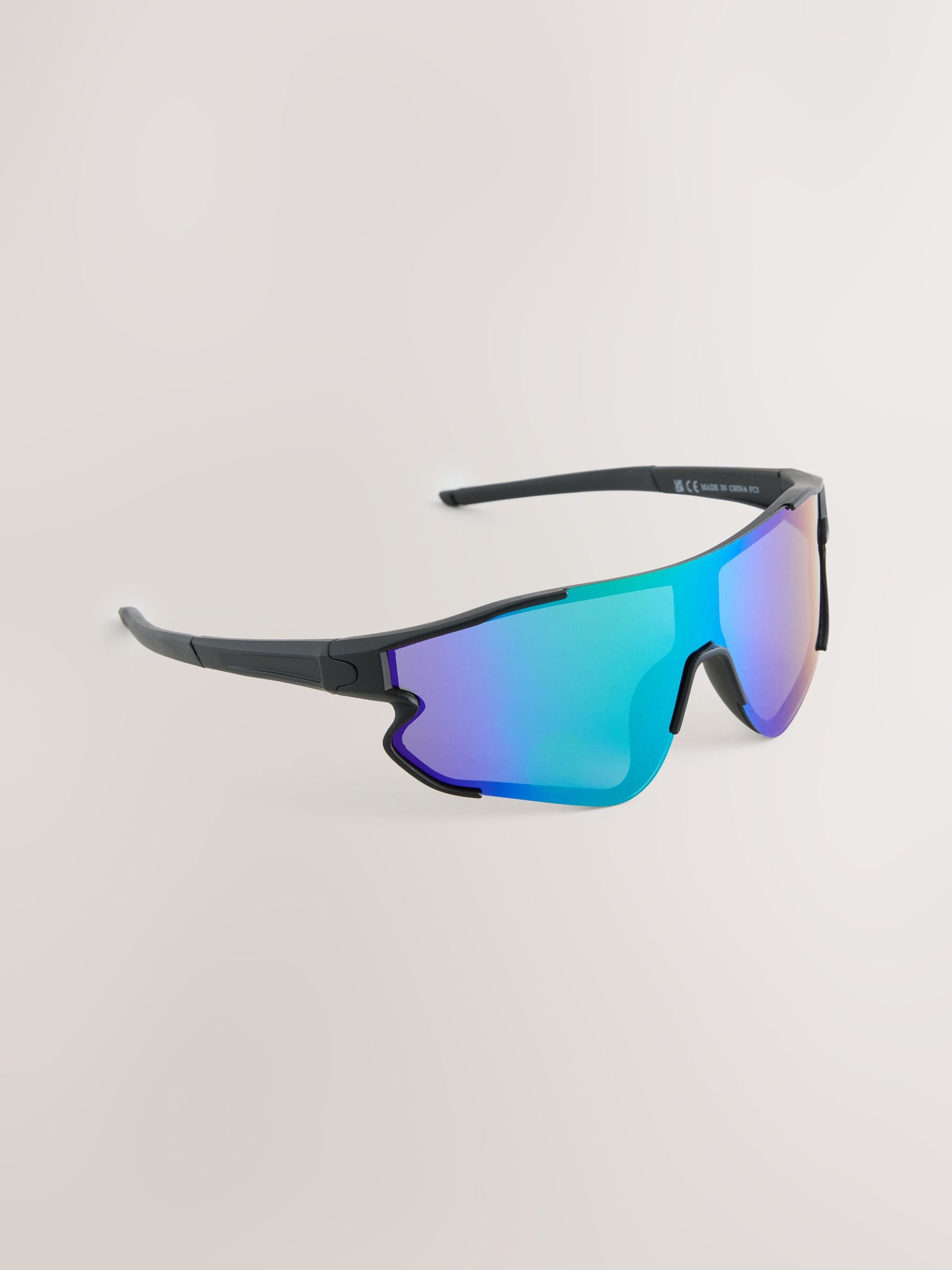Black full visor polarised sport sunglasses, UK version