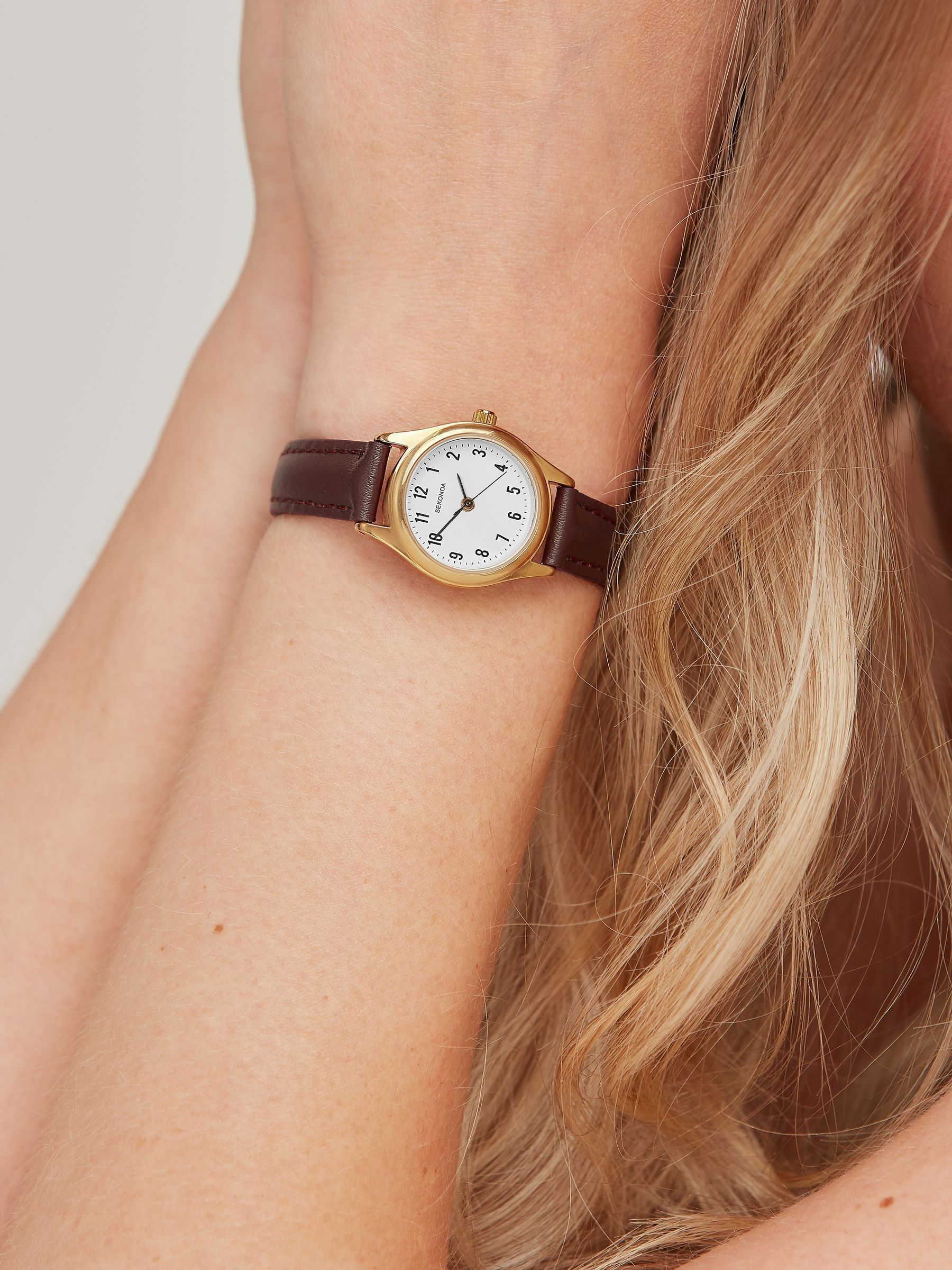 Women's 25mm Round Analogue Watch with Grey Leather Strap
