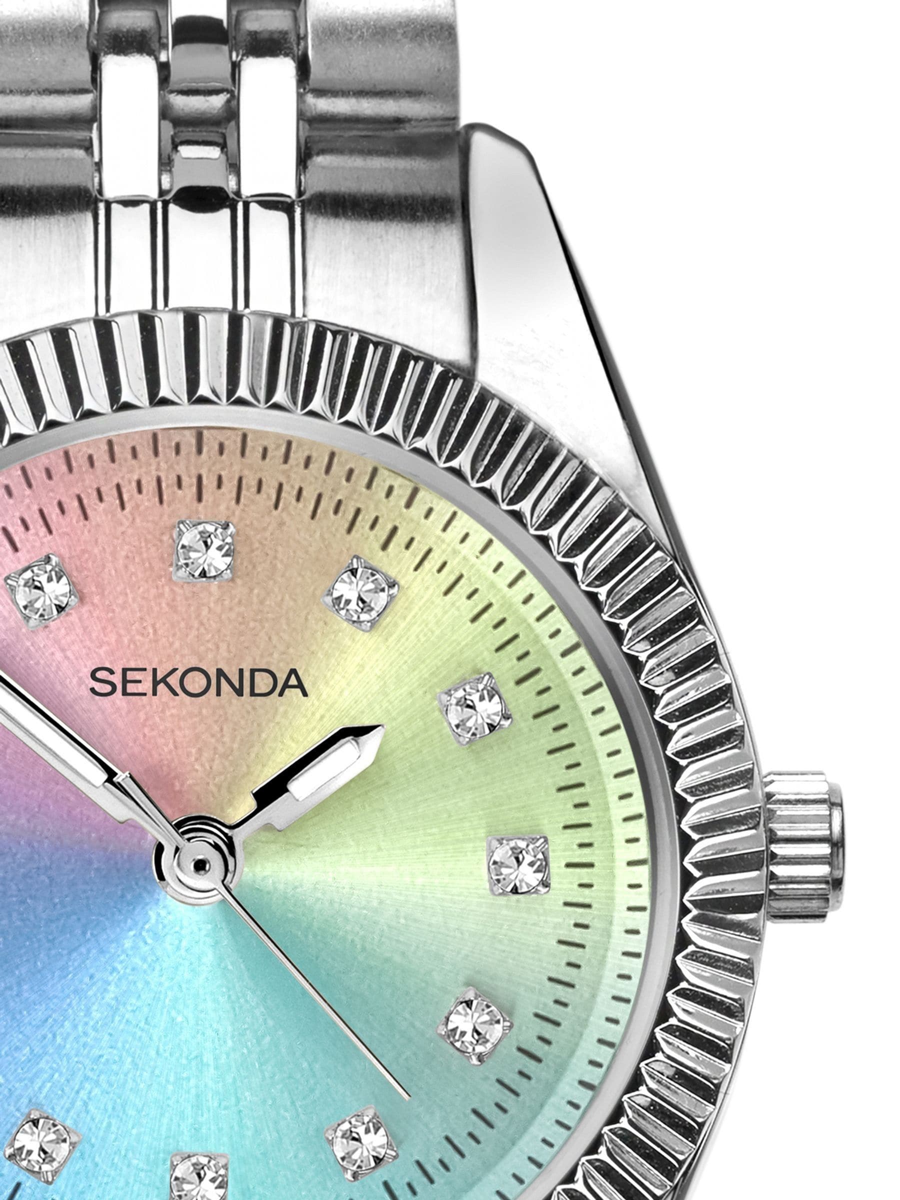 Women's 26mm Round Analogue Watch with Silver Bracelet and Sparkling Dial