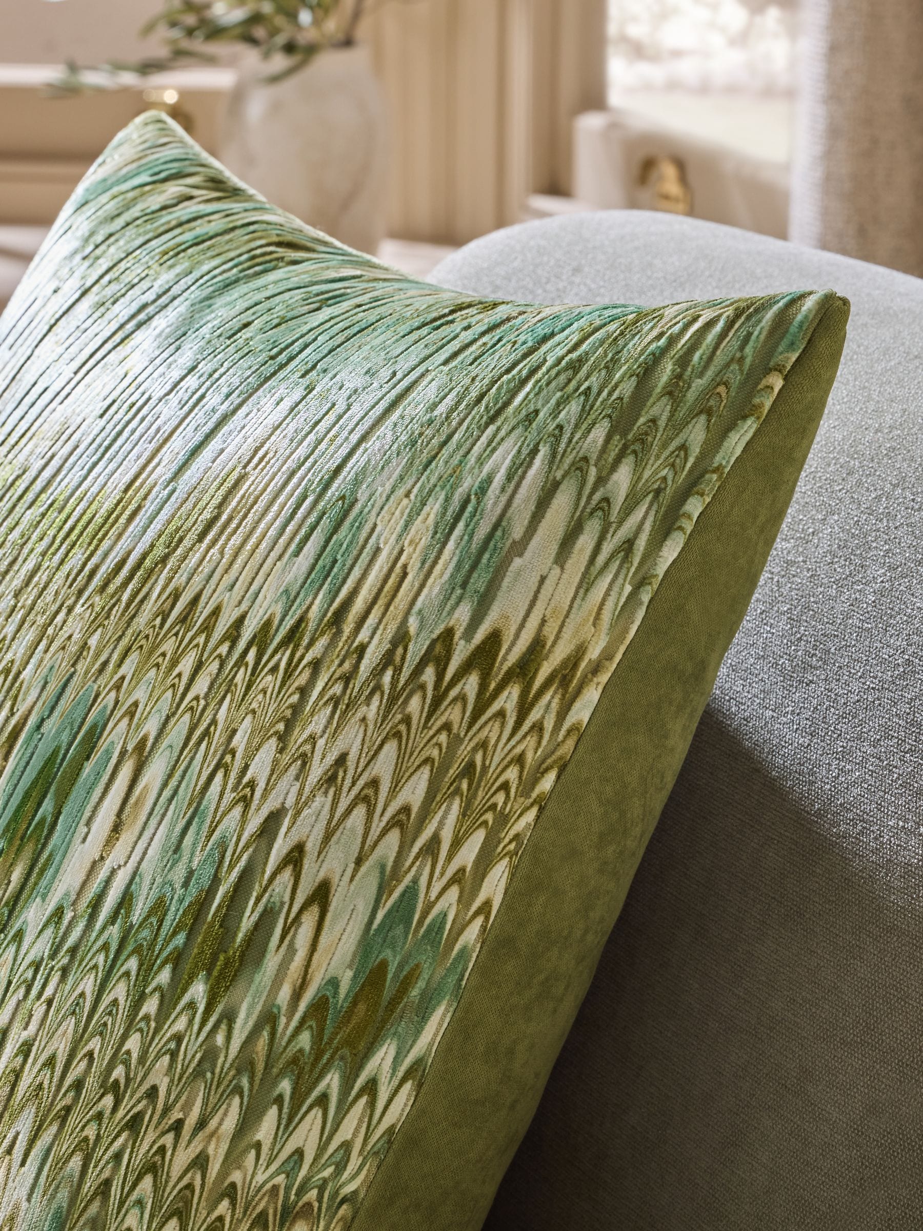 Green velvet cushion with mirage pattern 50x50cm, UK version