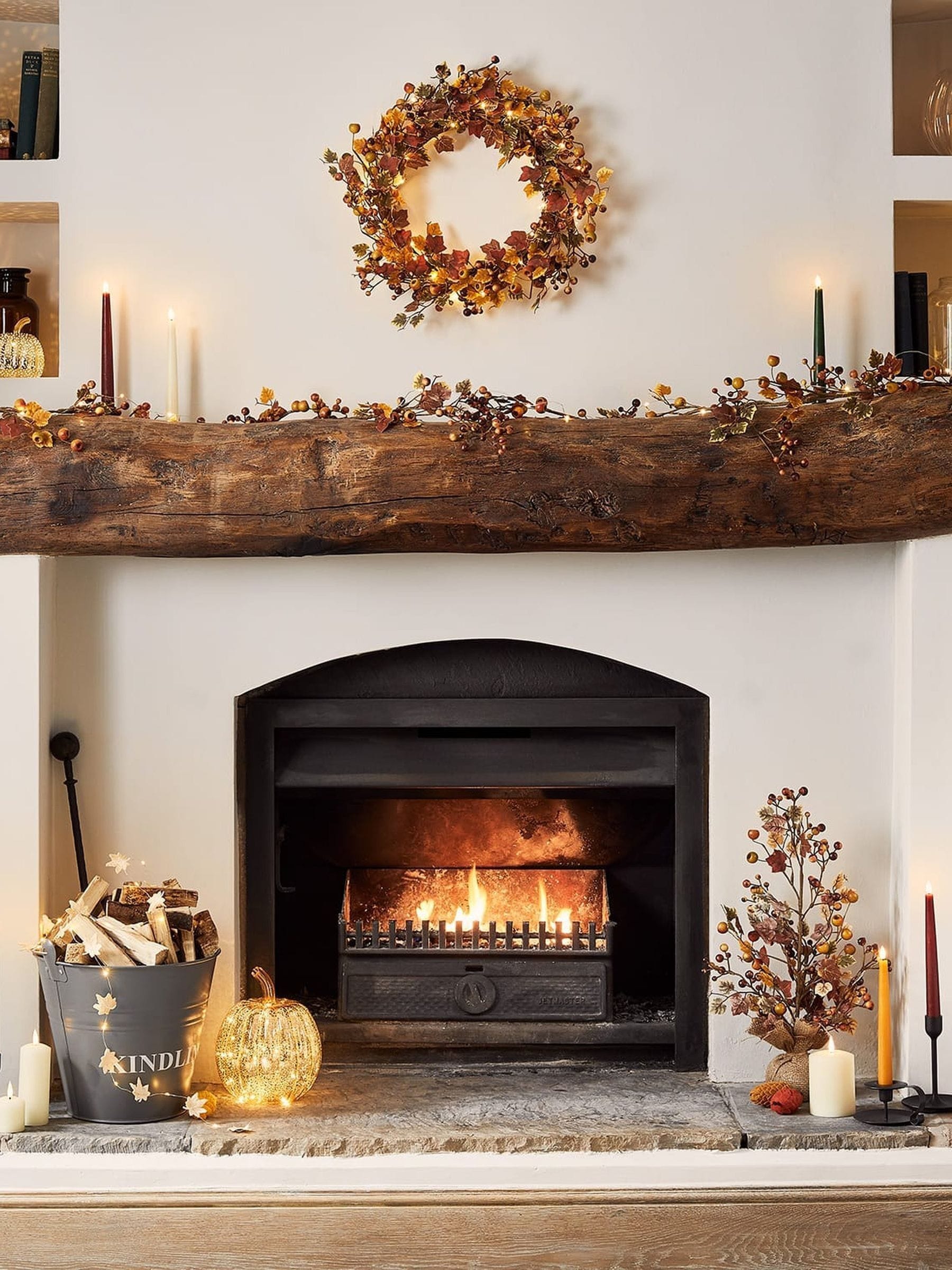 Lights4fun 1.5m Pre Lit Berry Autumn Garland