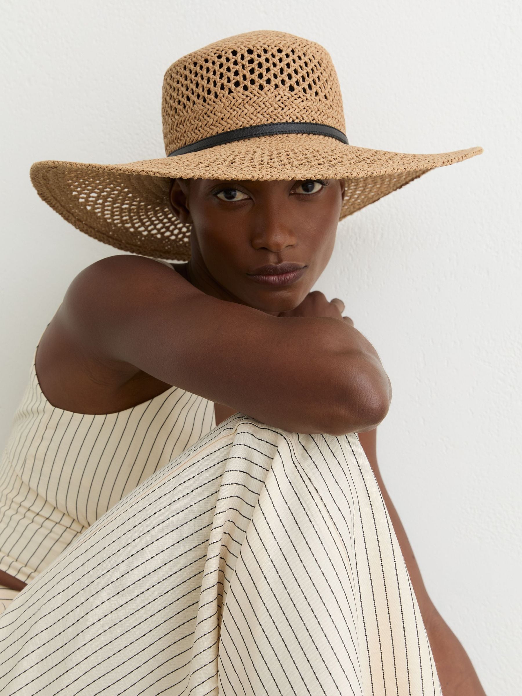 Reiss natural Astrid contrast-trim straw-effect hat - British product