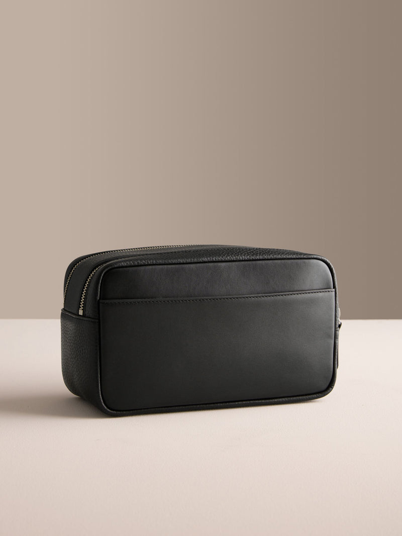 Black Signature Leather Washbag premium toiletry bag (British brand)