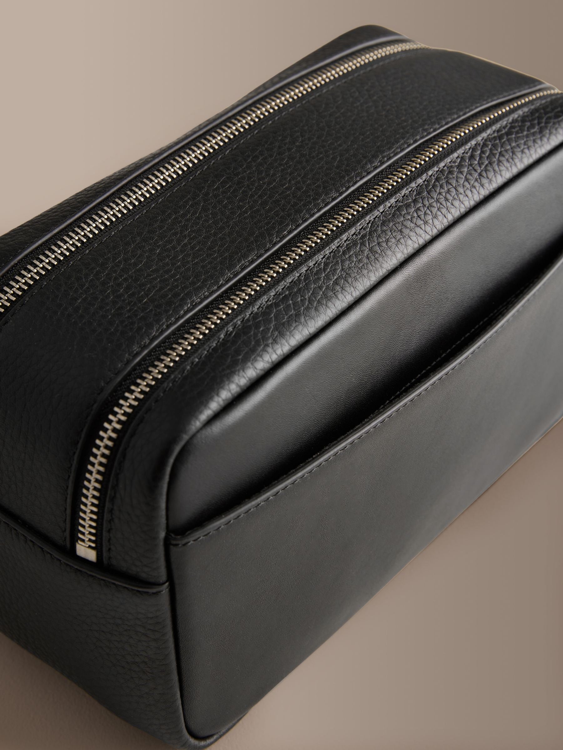 Black Signature Leather Washbag premium toiletry bag (British brand)