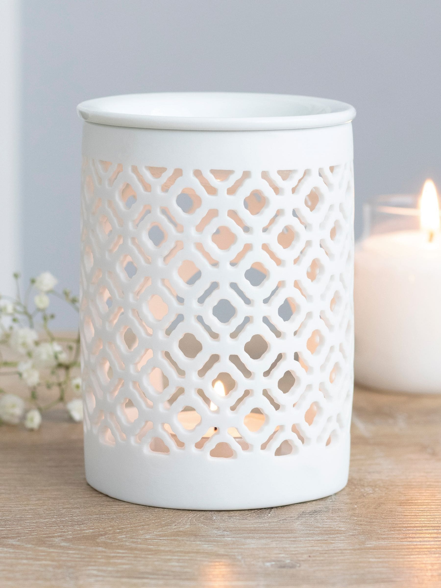 Something Different White Matte Lattice Cut Oil Burner