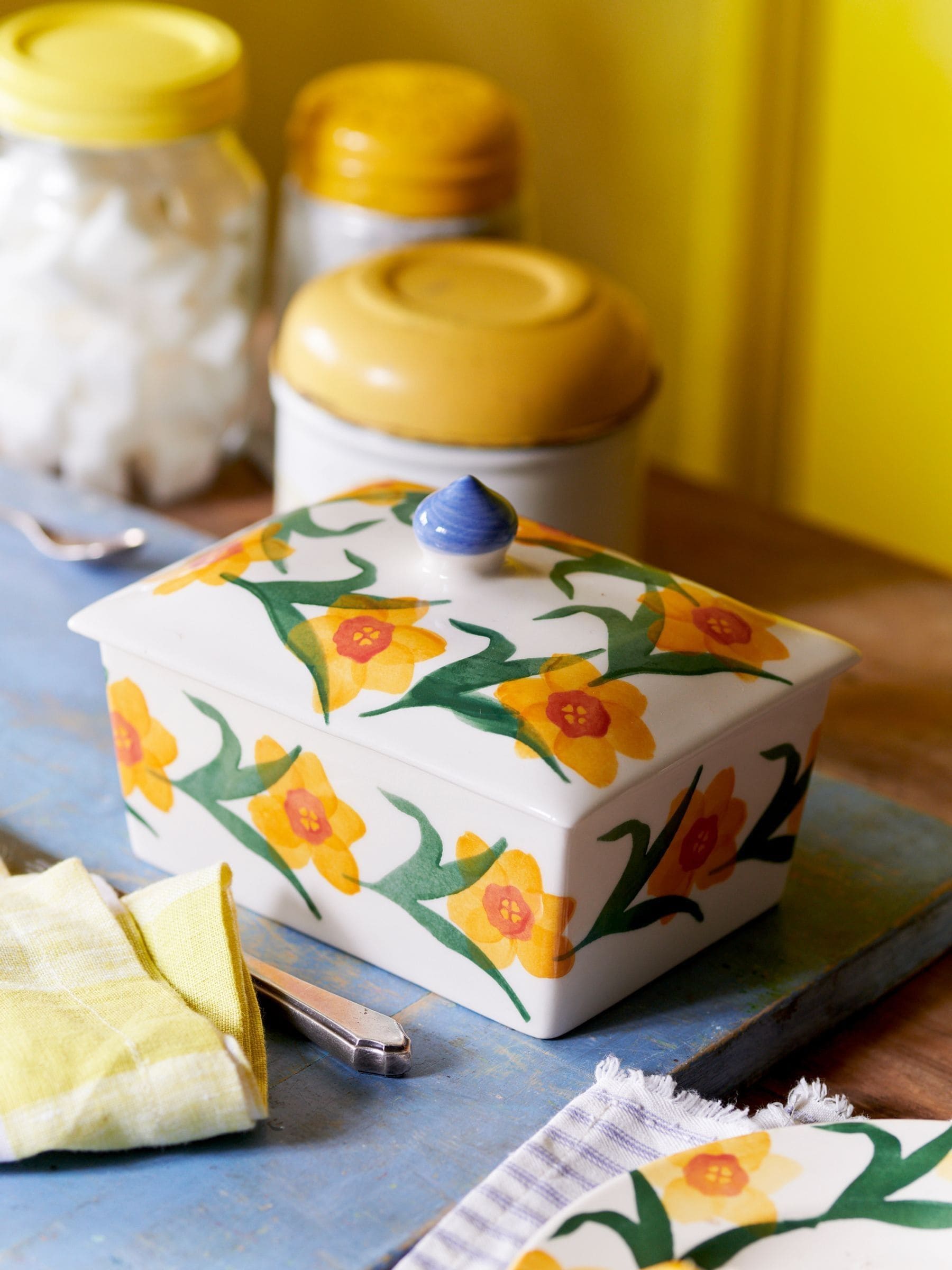 Emma Bridgewater small windblown daffodils butter dish, imported from the UK