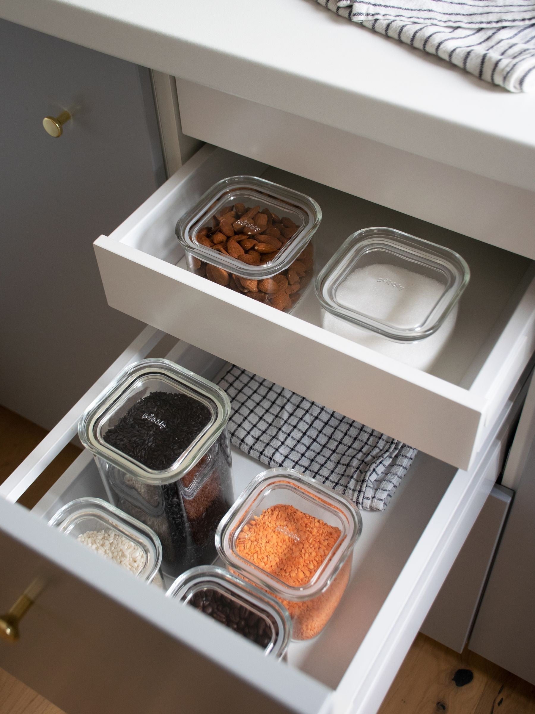 Pebbly clear glass storage container 2.2L (British brand)