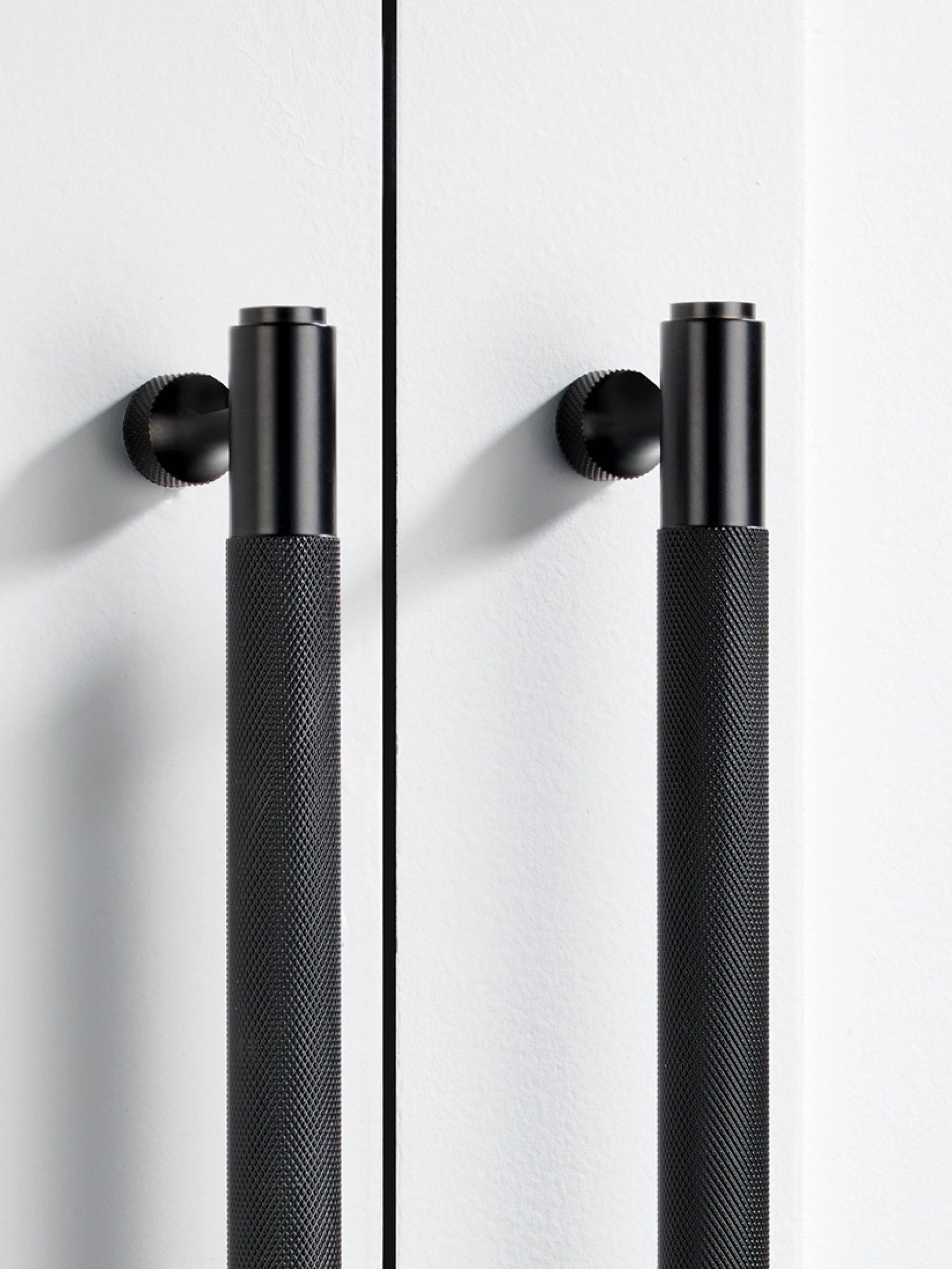 Pushka Home black knurled cabinet bar handle 260mm, UK version