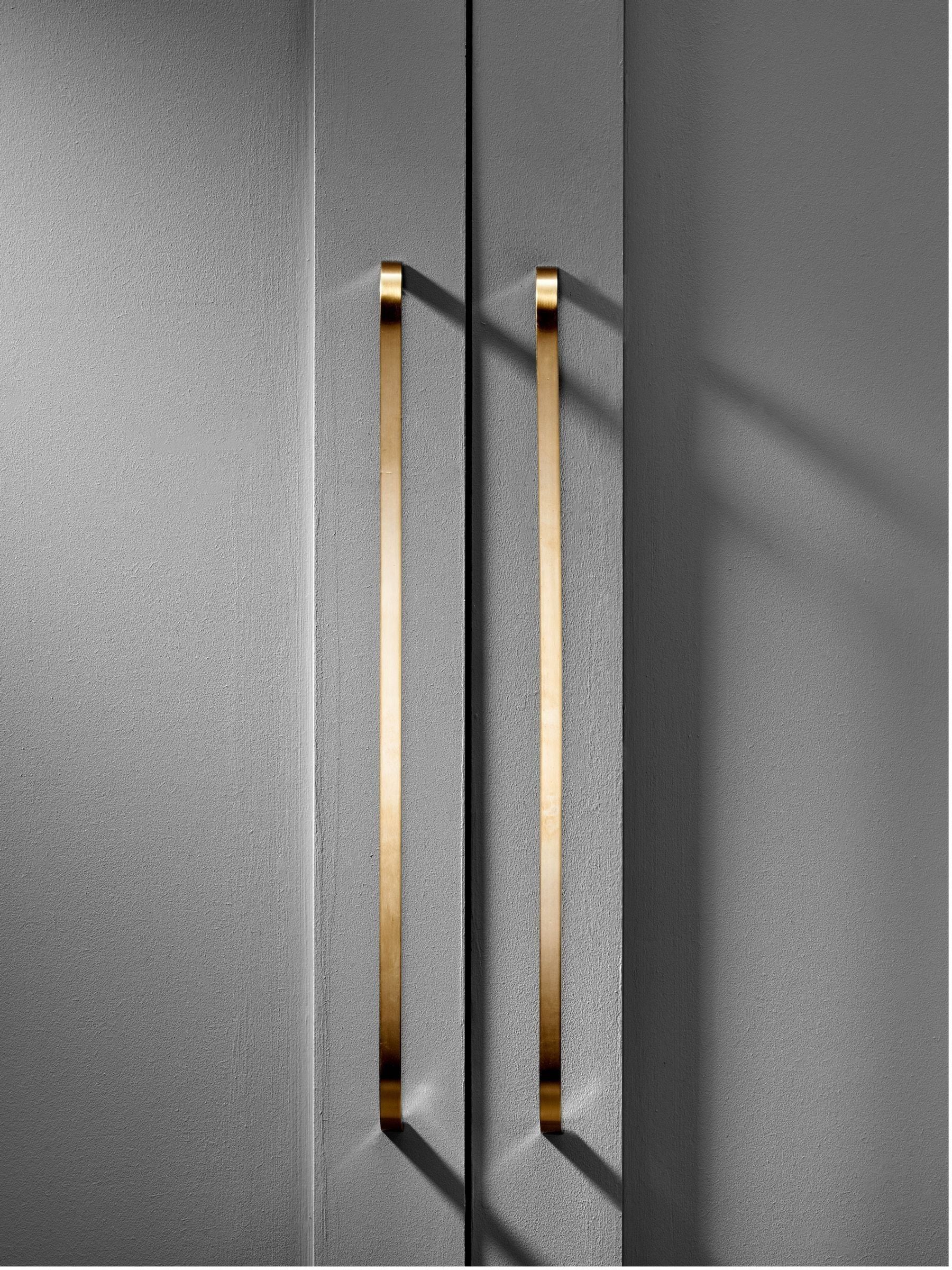 Pushka Home curved bar handle brushed gold 457mm, UK version