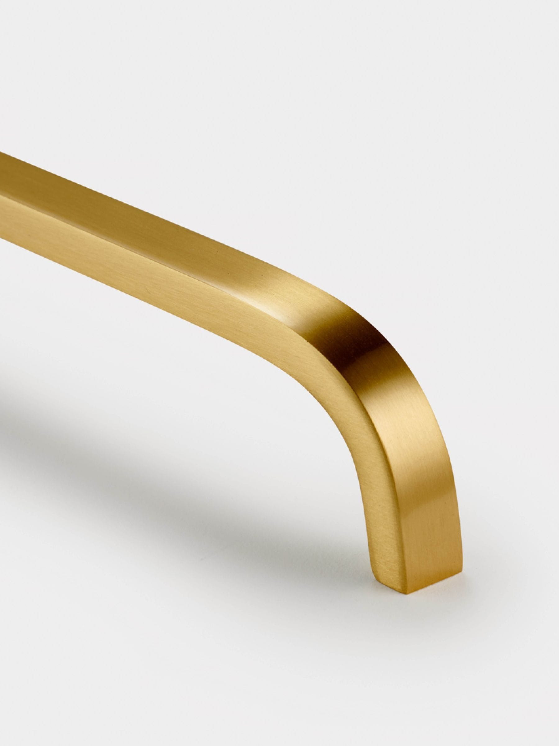 Pushka Home curved bar handle brushed gold 457mm, UK version