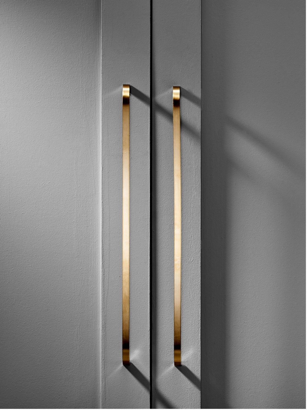 Pushka Home curved bar handle brushed gold 457mm, UK version