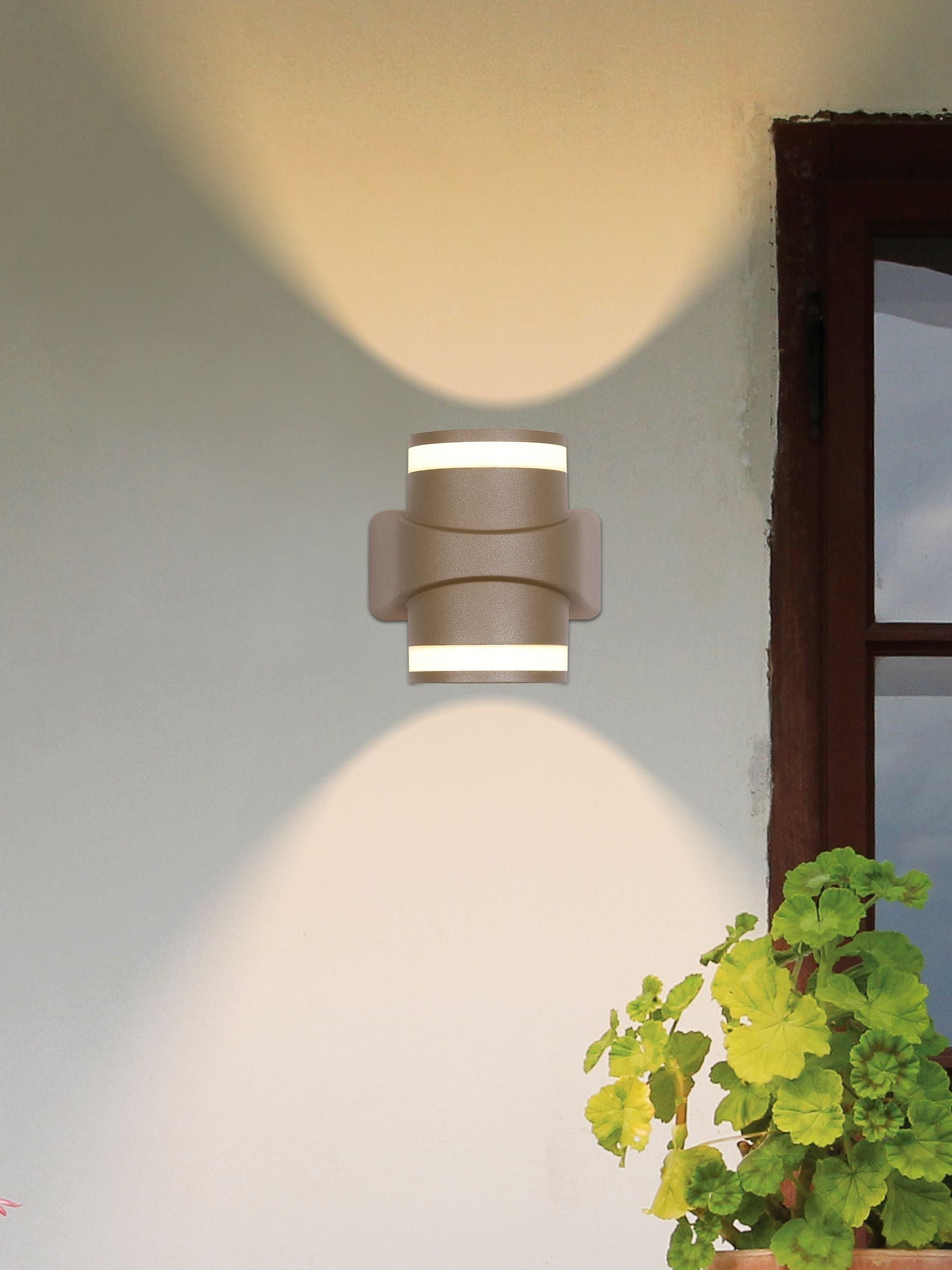 Searchlight Gold Carni outdoor wall light IP65 - British product