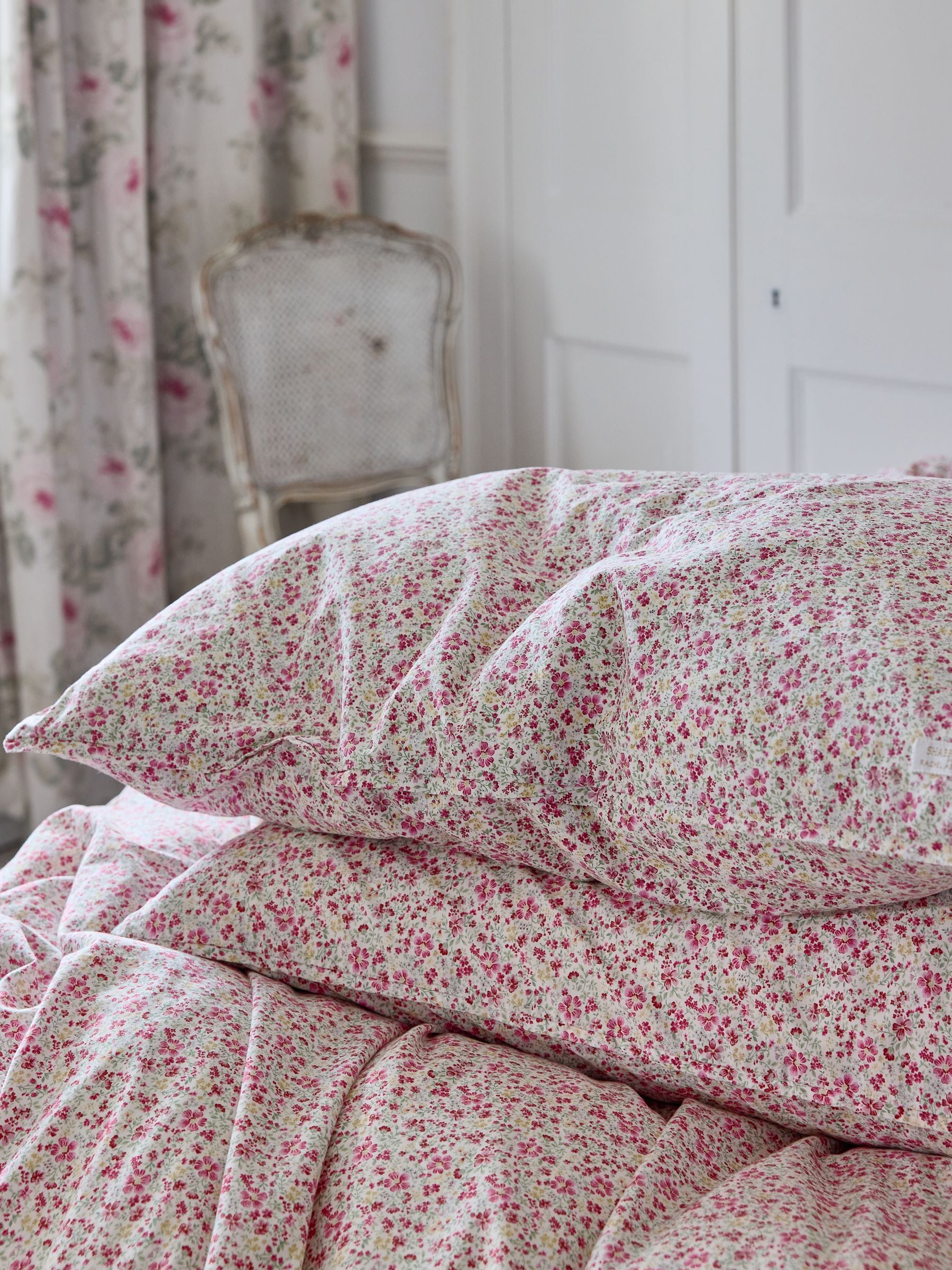 Shabby Chic set of 2 vintage ditsy pink pillowcases, UK version