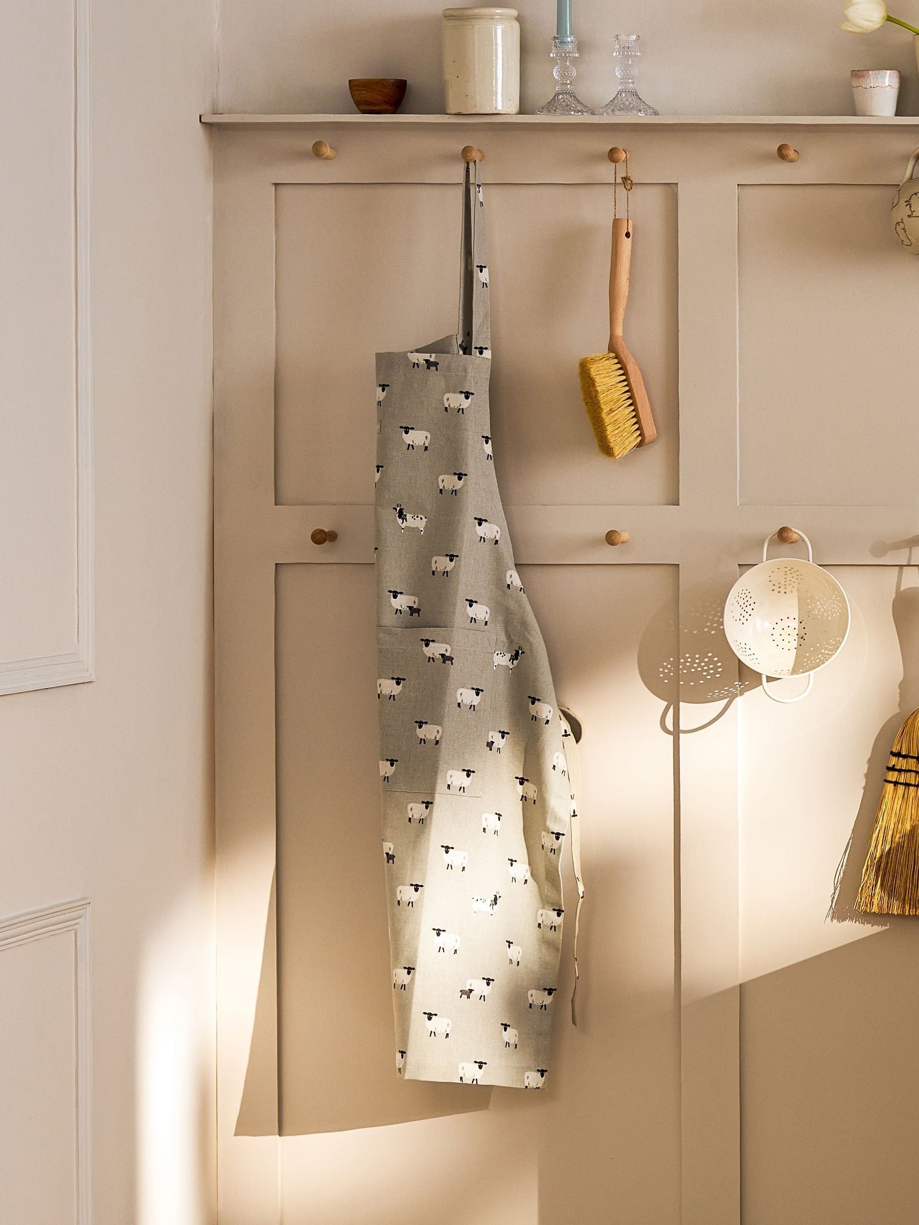 Sophie Allport grey sheep apron 90x72cm, imported from the UK