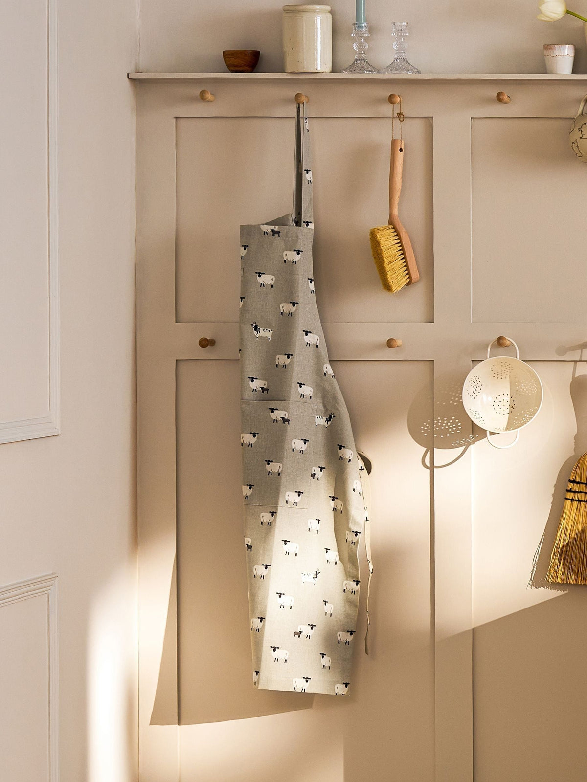 Sophie Allport grey sheep apron 90x72cm, imported from the UK