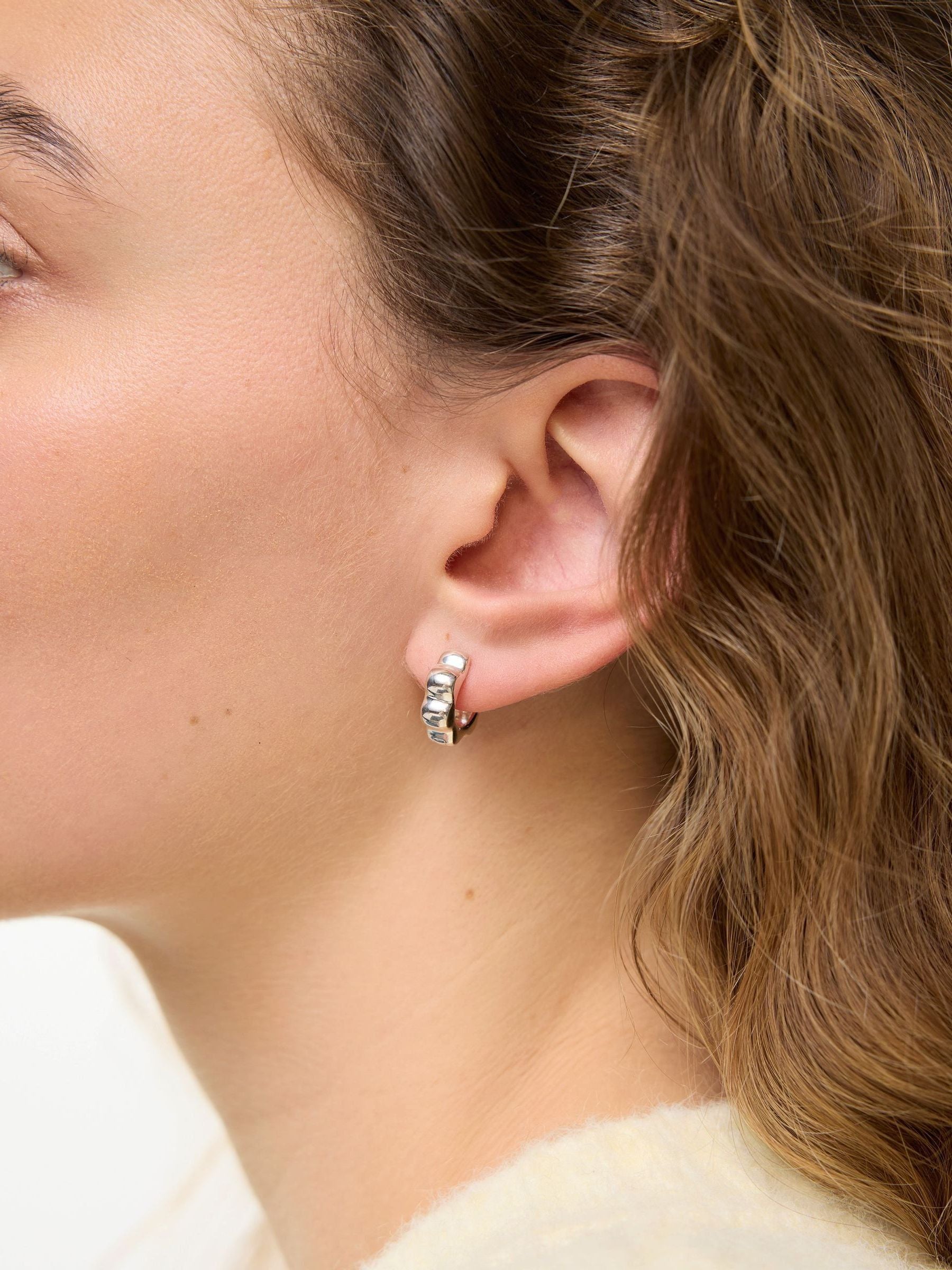 Oliver Bonas sterling silver scalloped flower clicker hoop earrings, UK version
