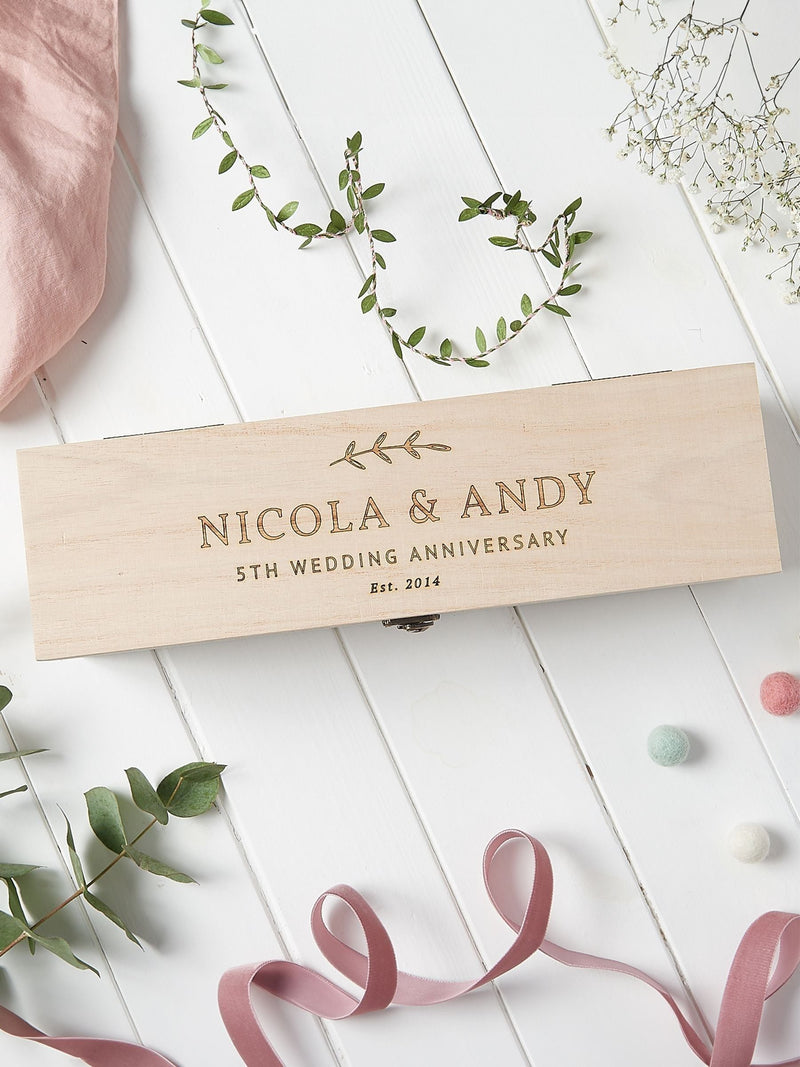 No Ordinary Gift personalised wooden wine box 35x10x10cm, UK version