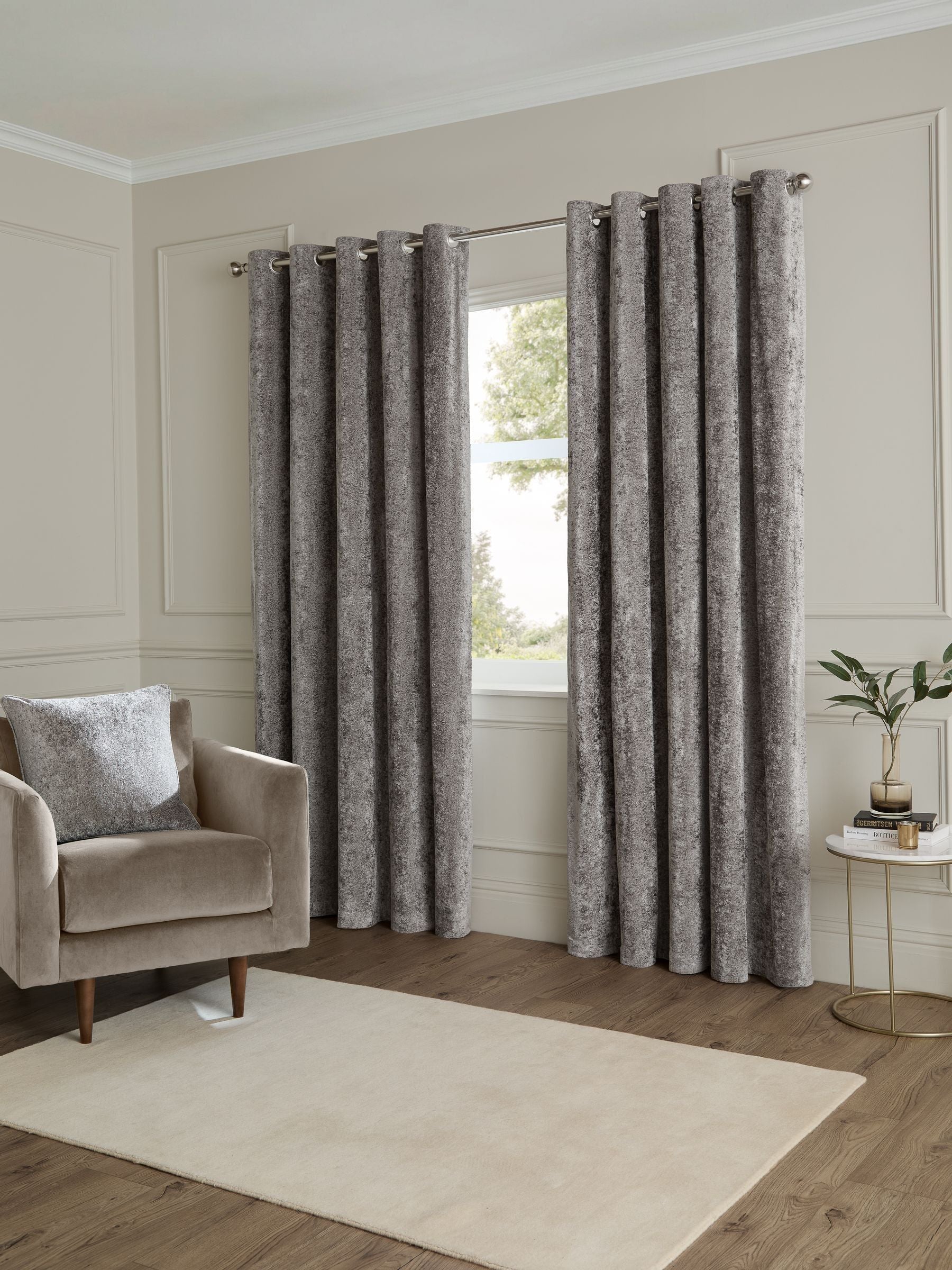 Paoletti velvet cushion fibre filled 50x50, imported from the UK