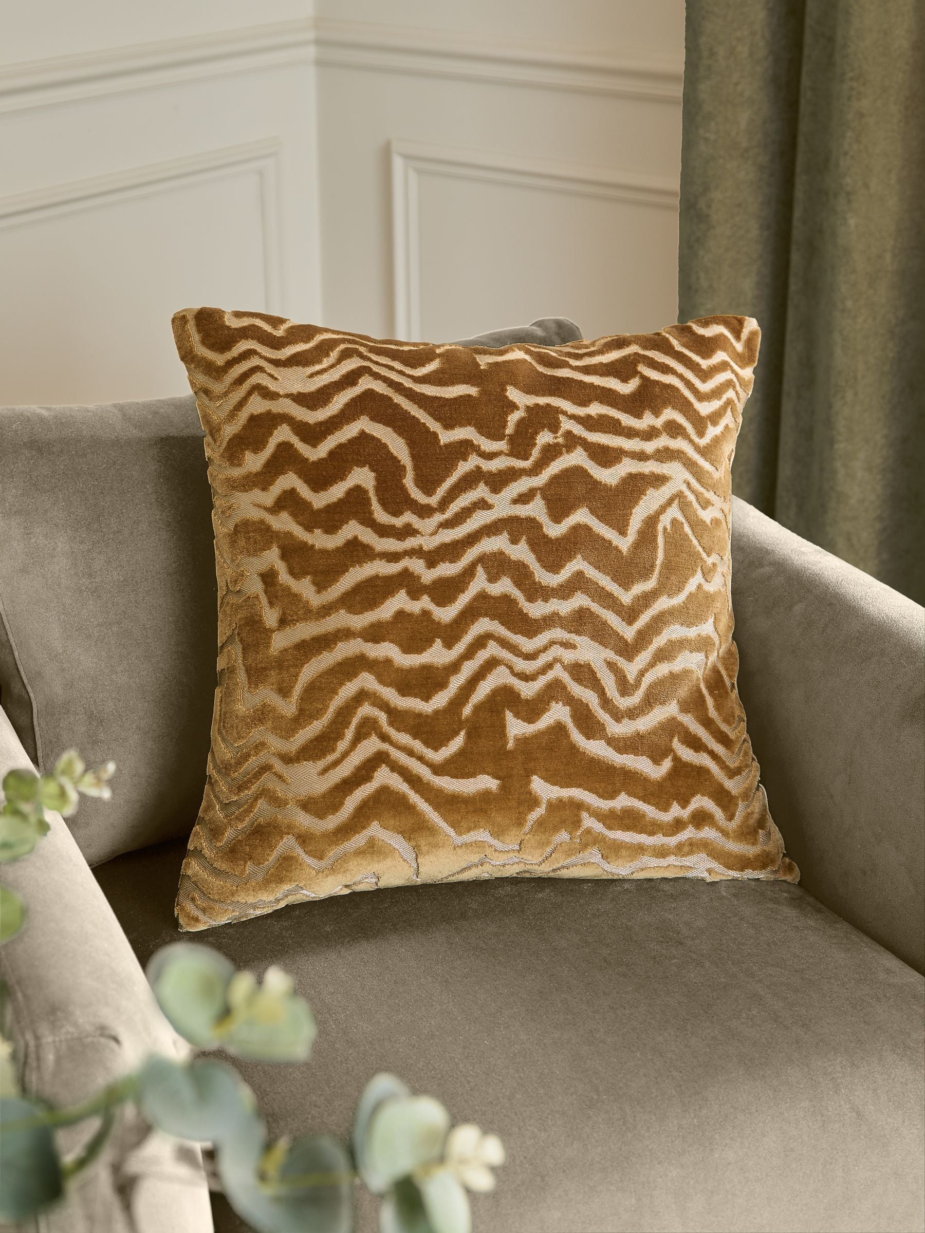 Paoletti Tierra cut velvet cushion 50x50, UK version