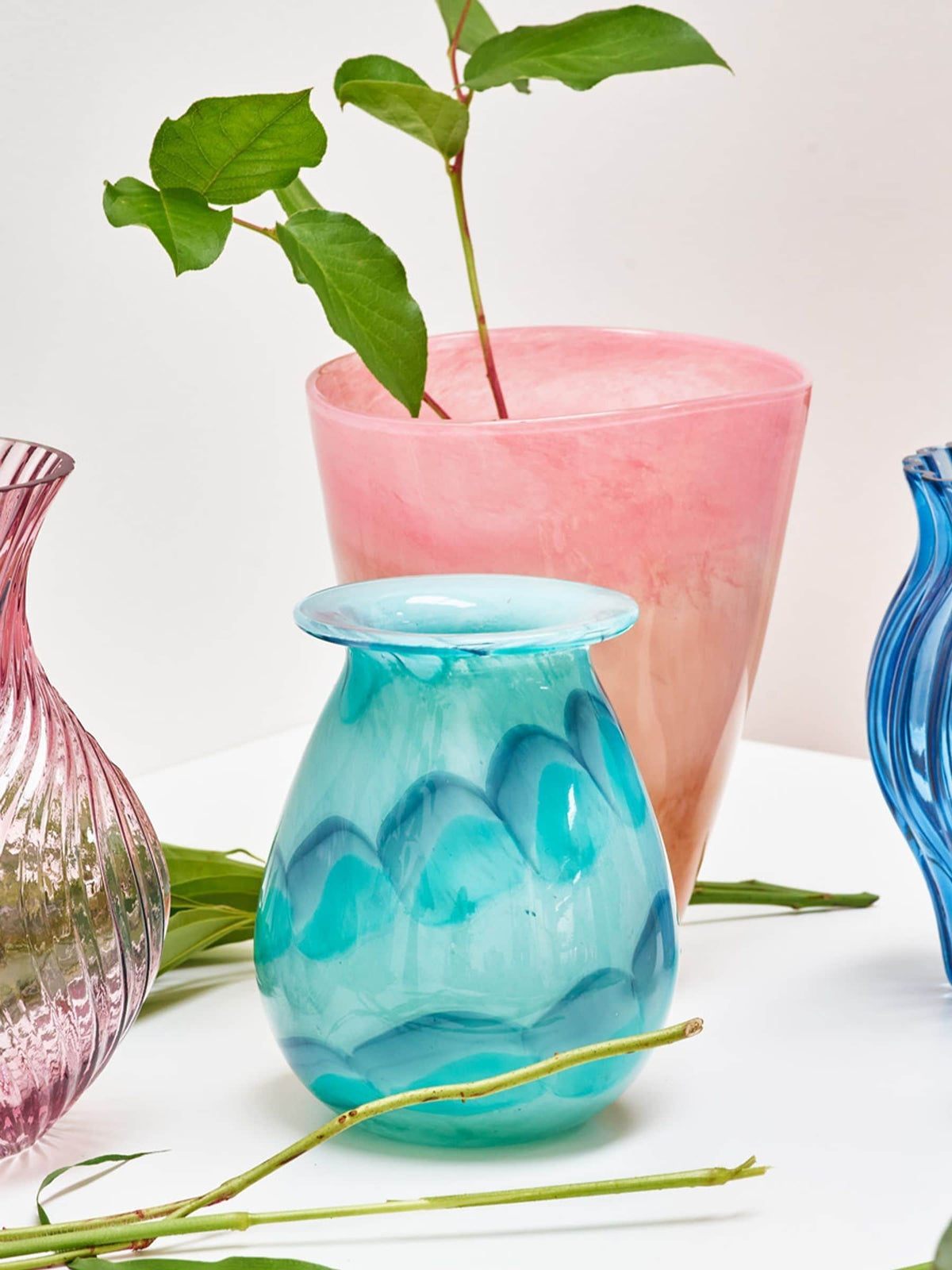 Oliver Bonas Blue Palo Blue glass vase 18cm hand-finished, UK version