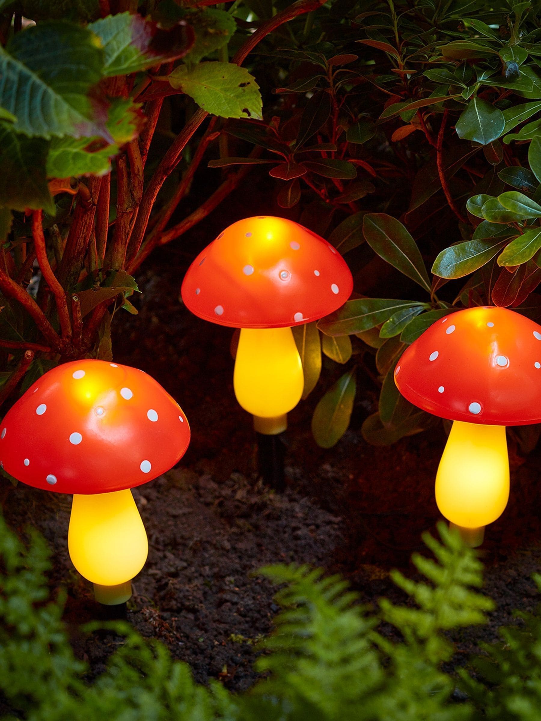 Lights4fun red set of 3 solar mushrooms, UK version