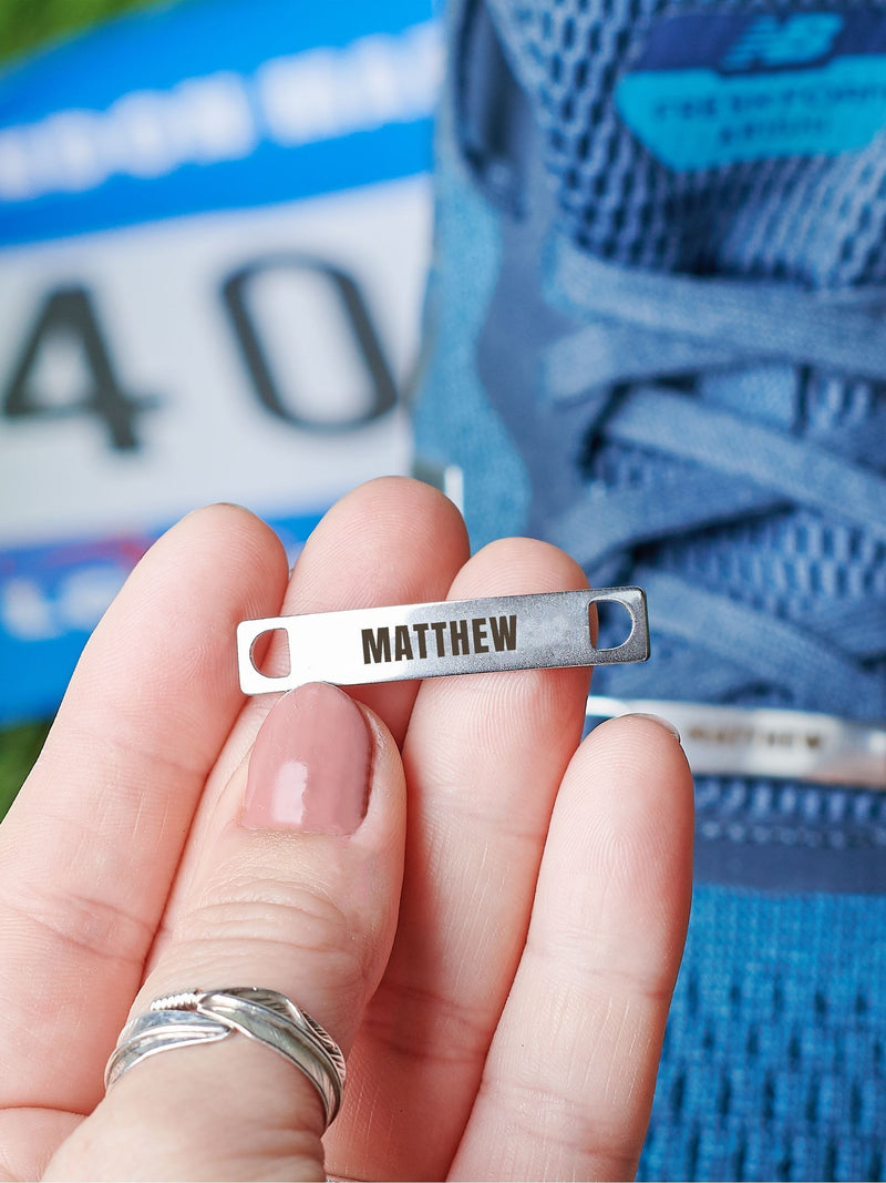 Oakdene running gift set with personalised shoe tags in tin, UK version