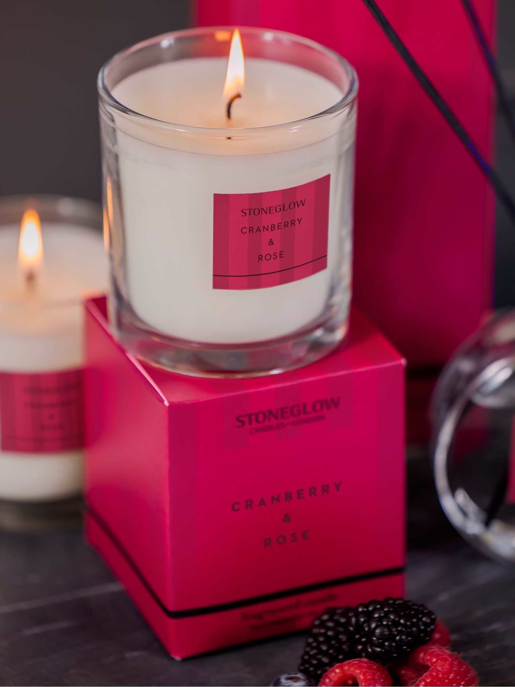 Stoneglow Modern Classics Cranberry Rose scented candle 220g, imported from the UK