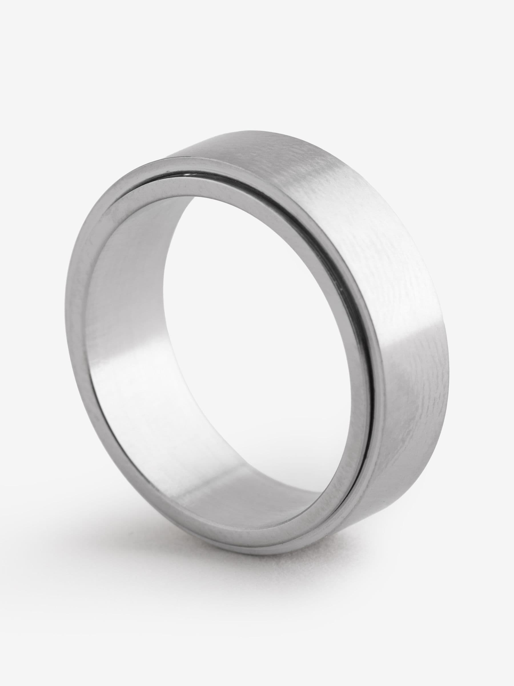 Stainless steel spinner ring, imported from the UK
