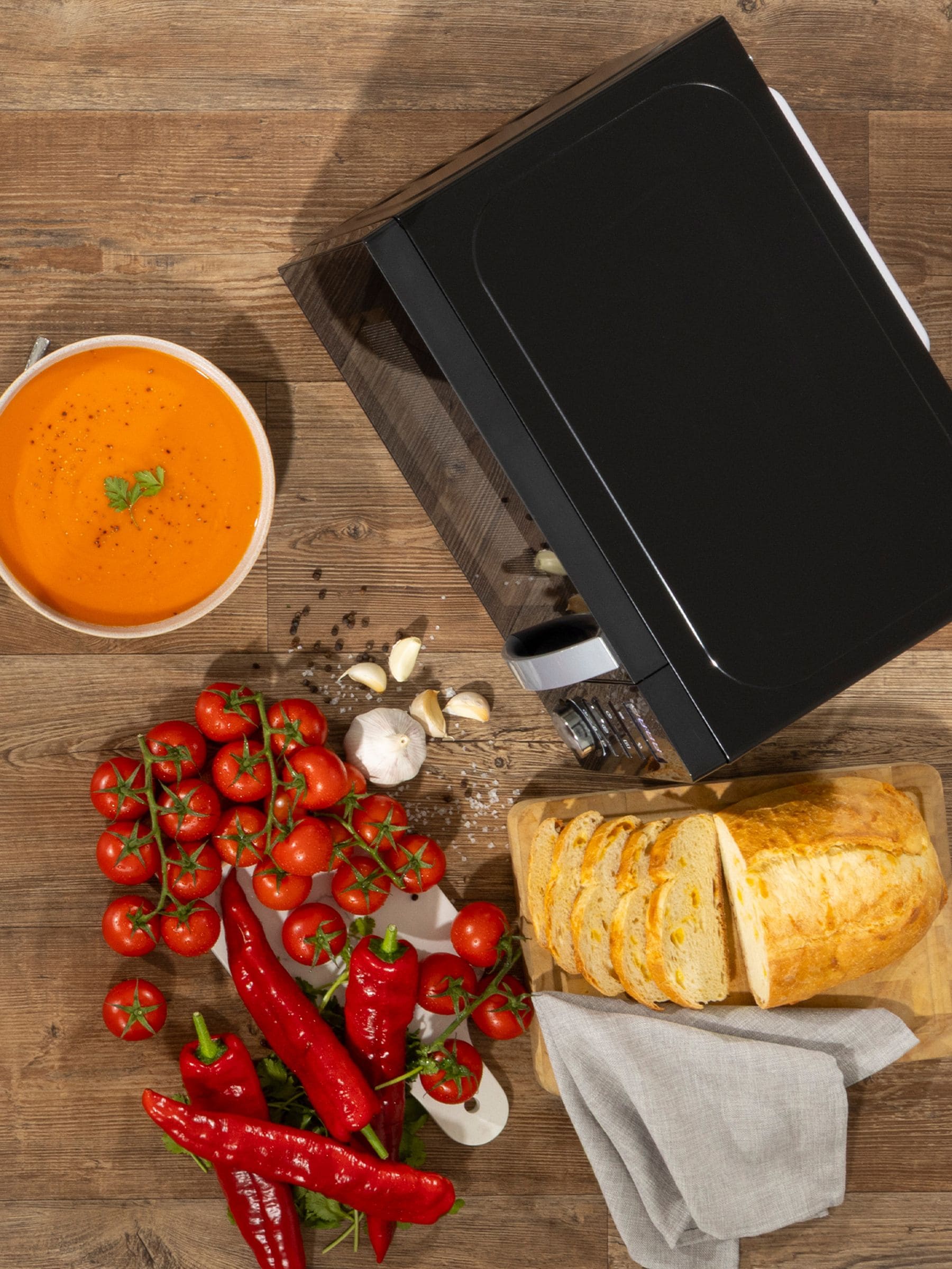 Daewoo Black Digital Solo Microwave 20L (British brand)
