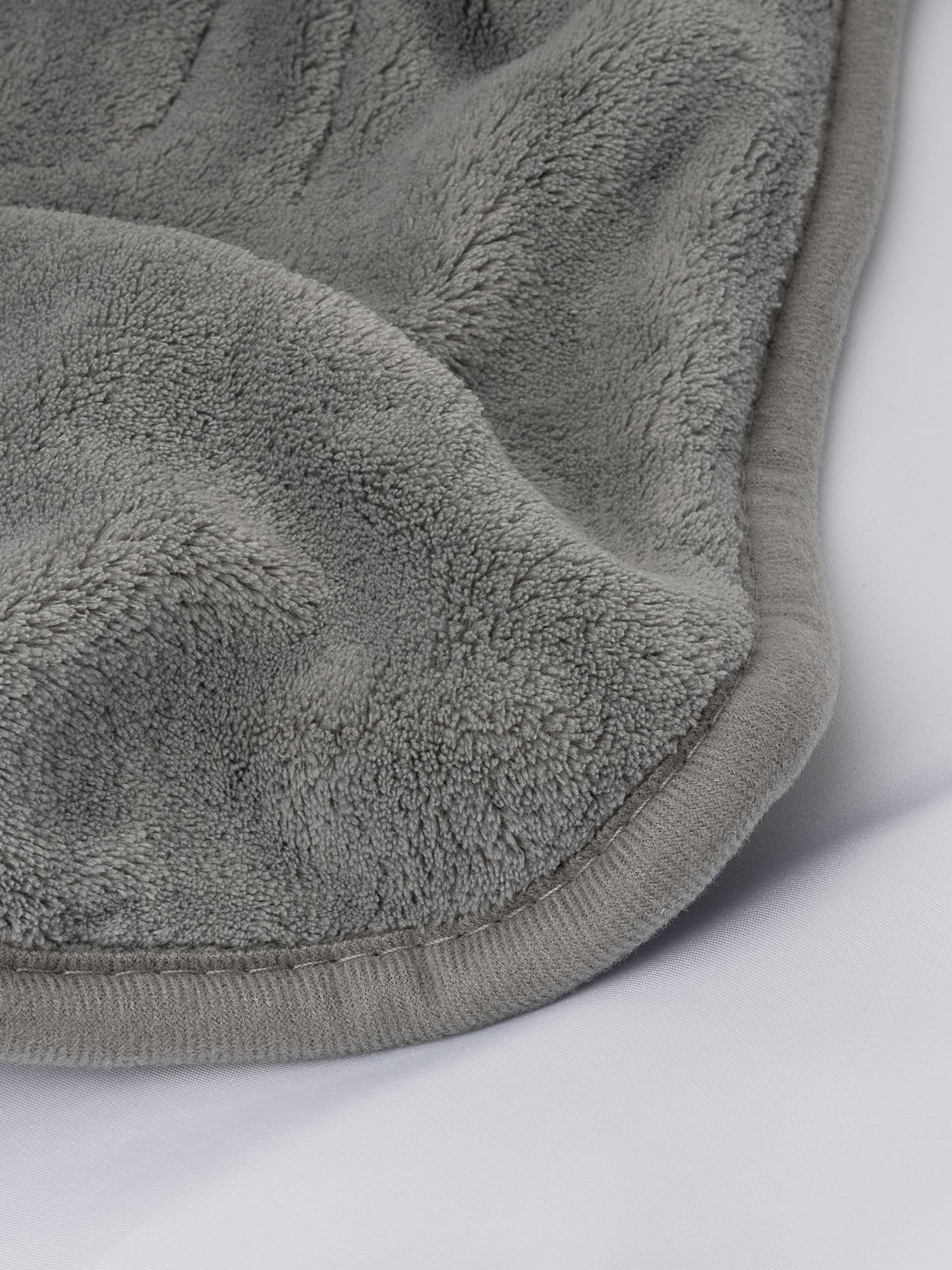 Daewoo heated over throw blanket grey 160x120cm, imported from the UK