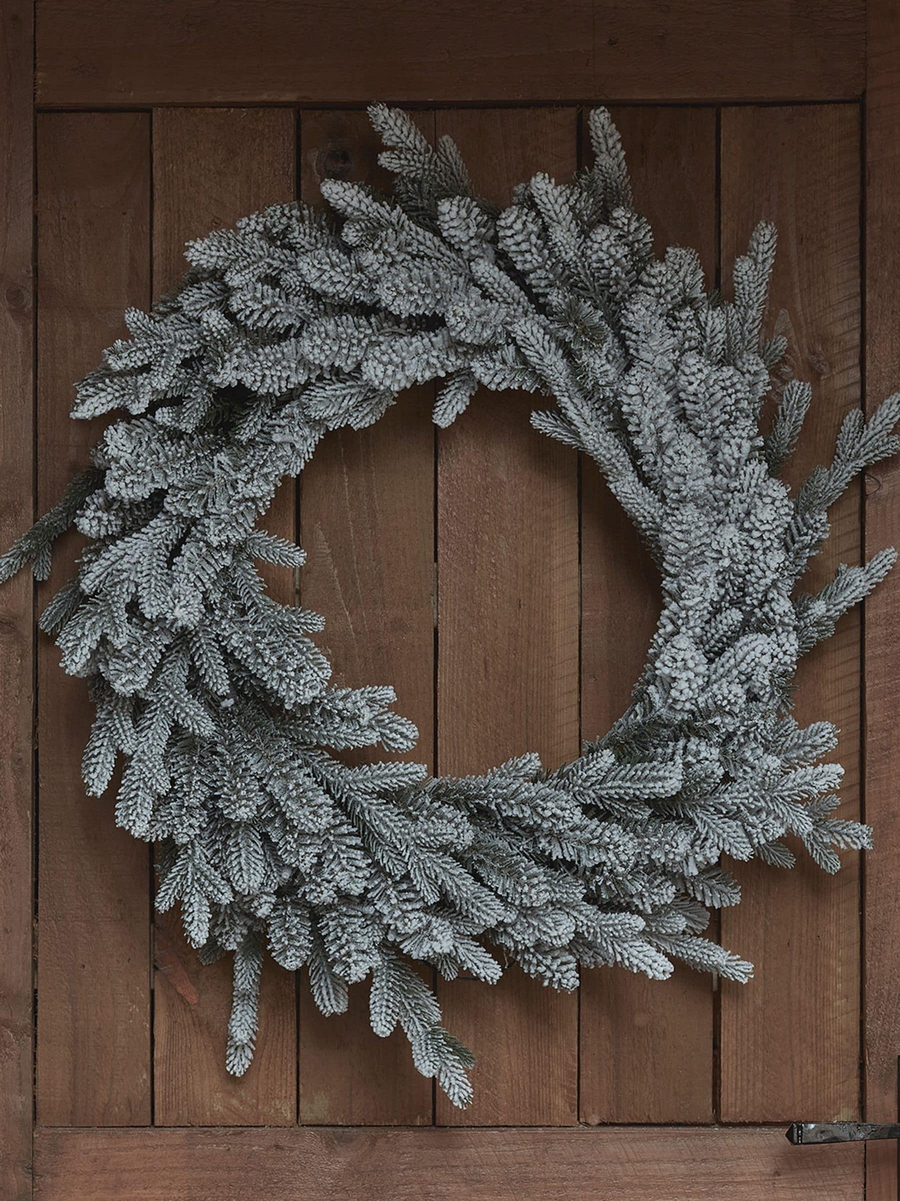Lights4fun pre lit outdoor snowy Christmas wreath 60cm, UK version