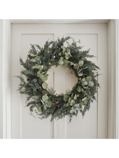 Next Lights4fun vorbeleuchteter Beeren- und Kiefernzapfen-Weihnachtskranz 66cm- Jetzt online bei McGrocer kaufen